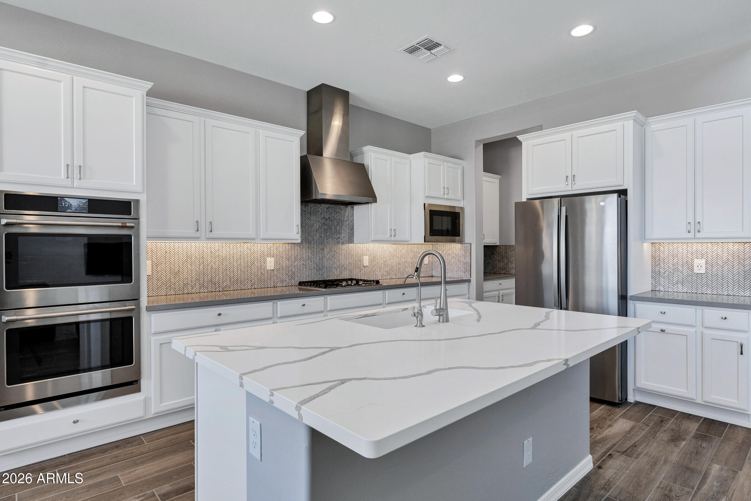 10834 E THUNDERBOLT Avenue