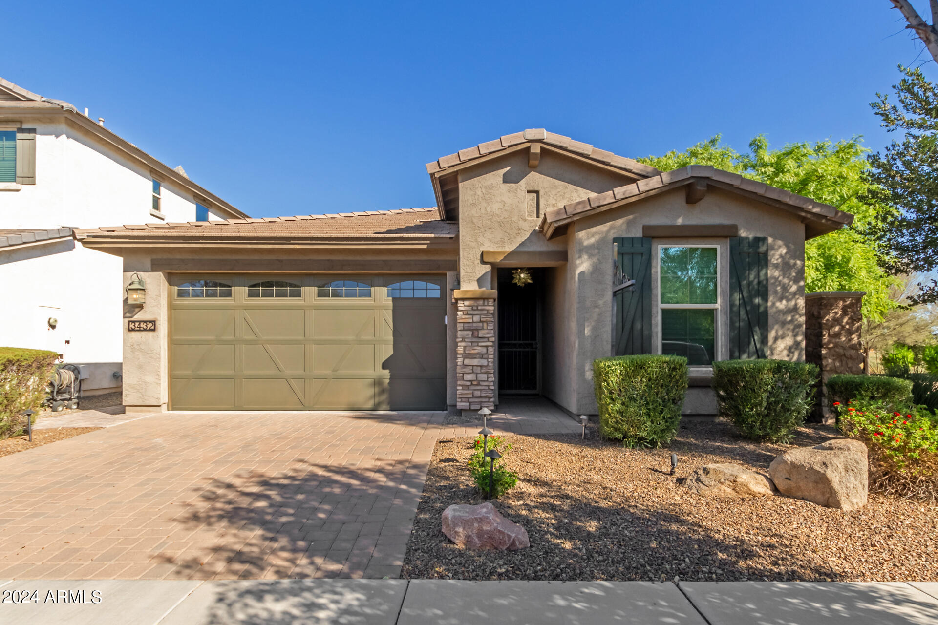 3432 E STRAWBERRY Drive