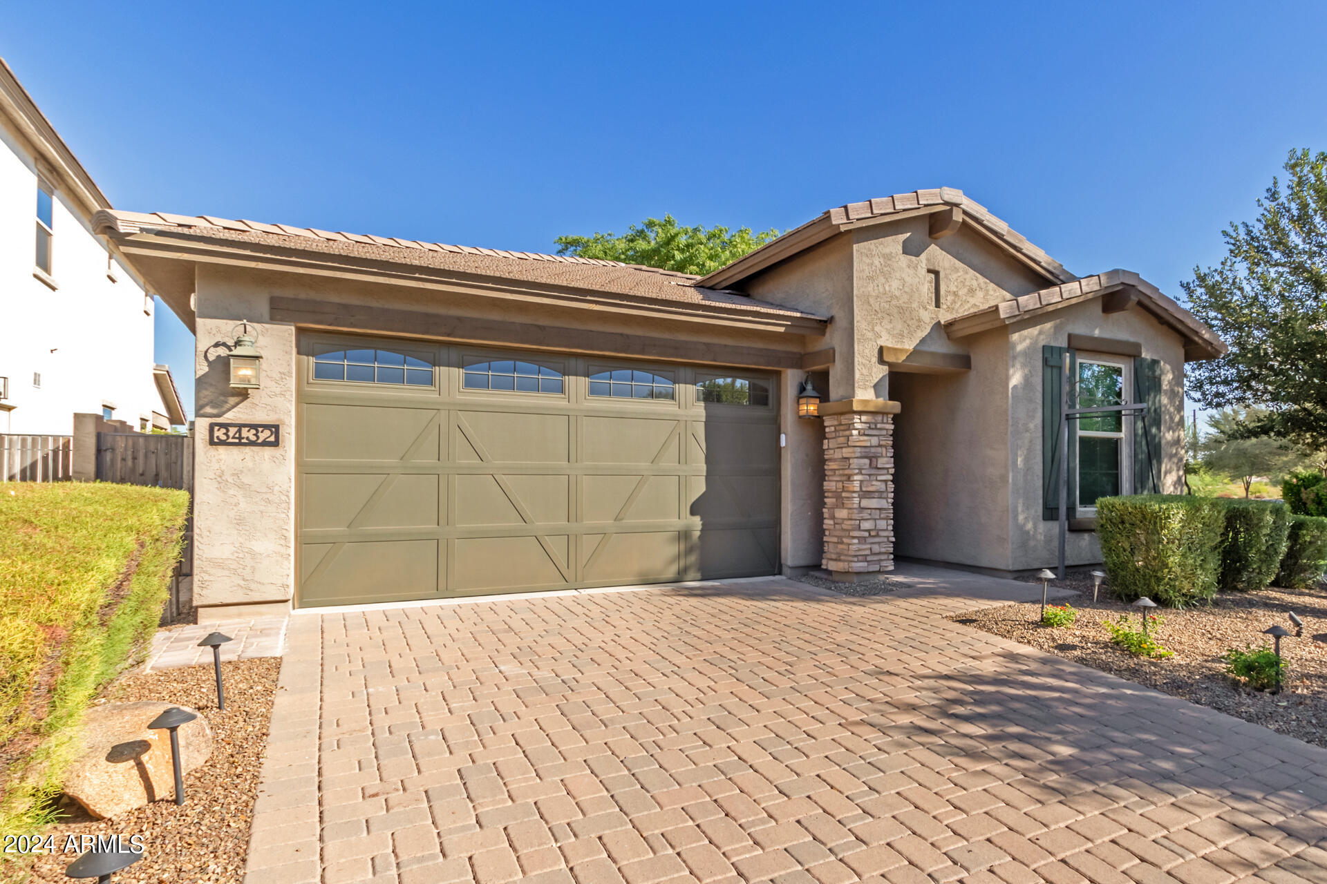3432 E STRAWBERRY Drive