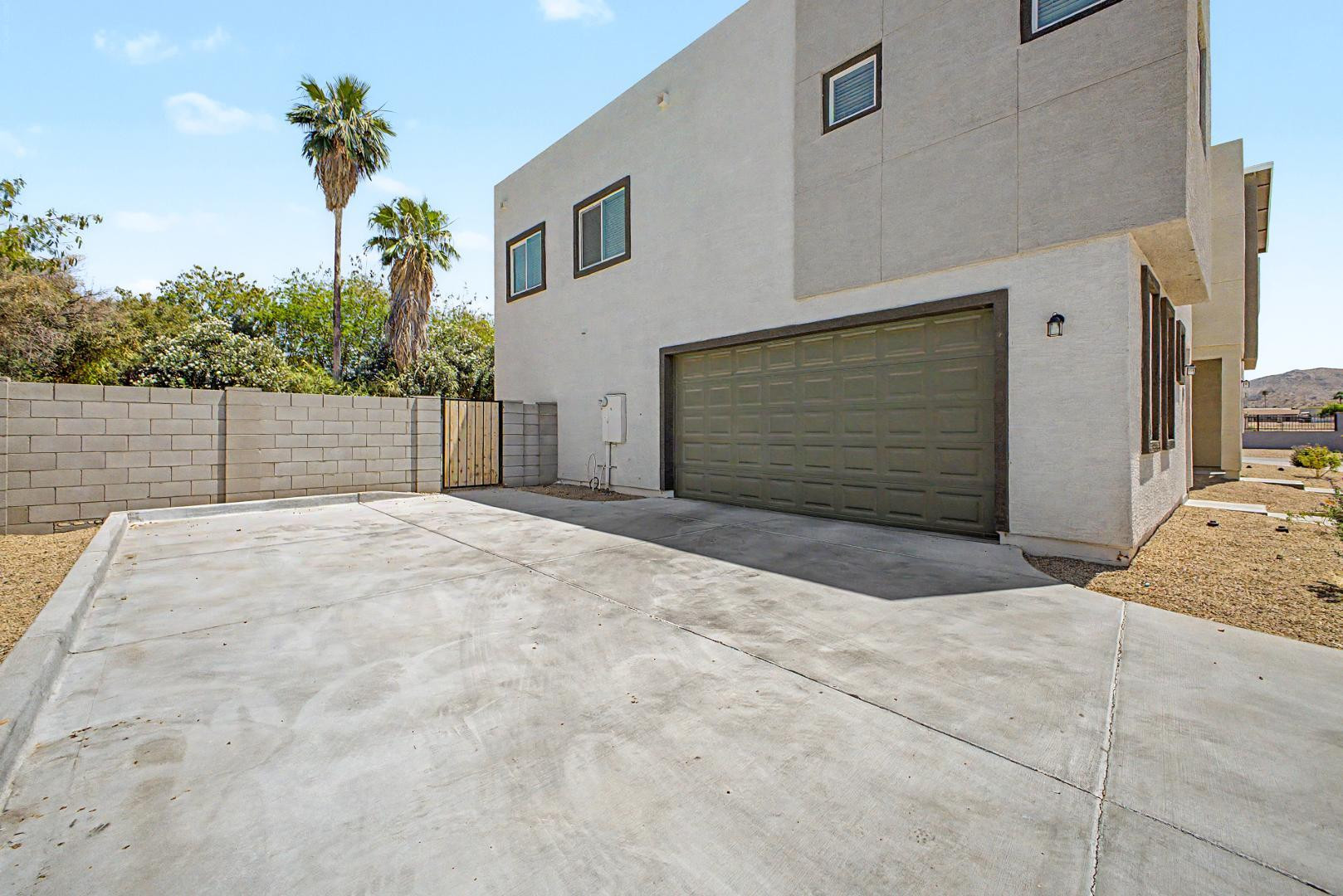 105 W Latona Road
