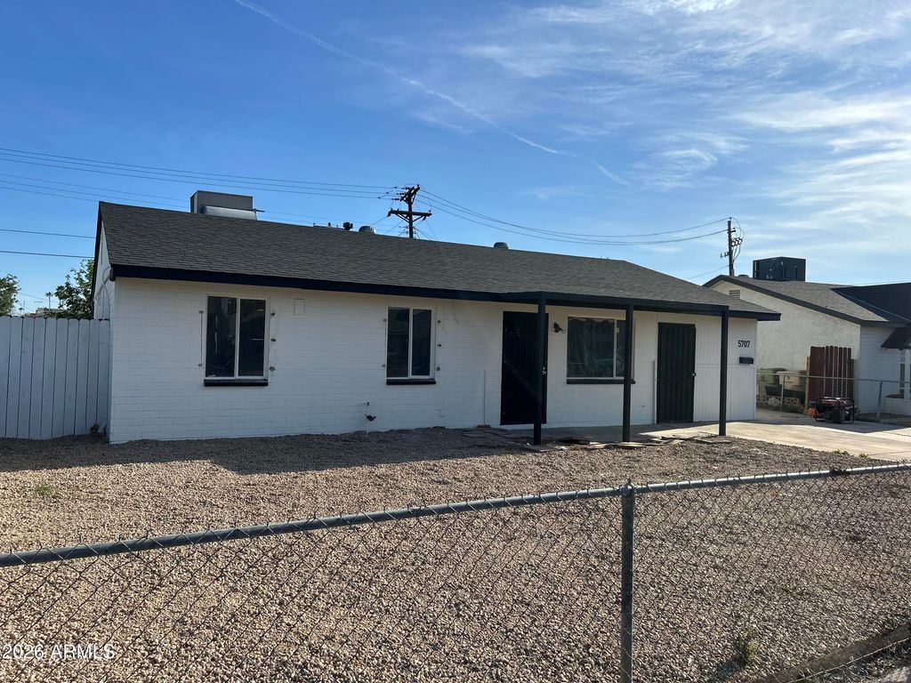 Photo of 5707 N 64th Drive, Glendale, AZ 85301 (MLS # 6992466)