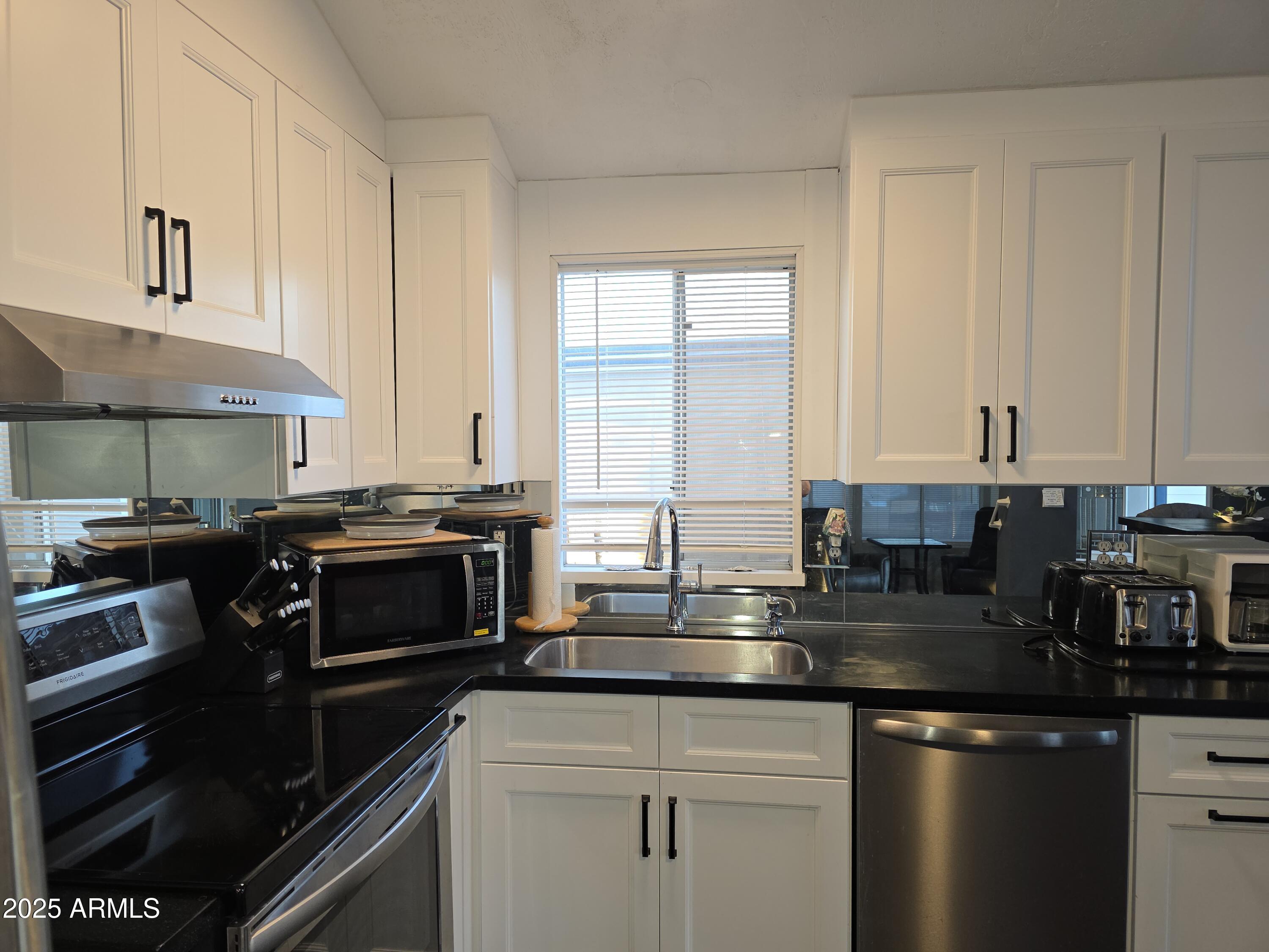 2090 S Cherokee Avenue