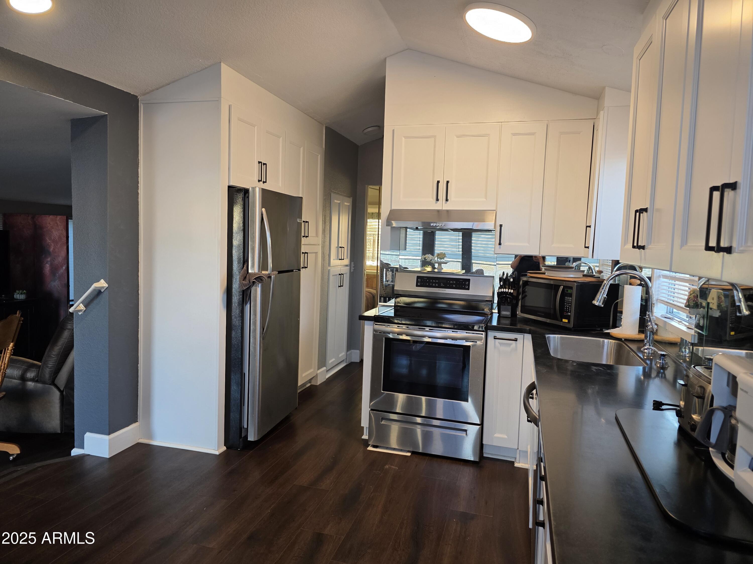 2090 S Cherokee Avenue