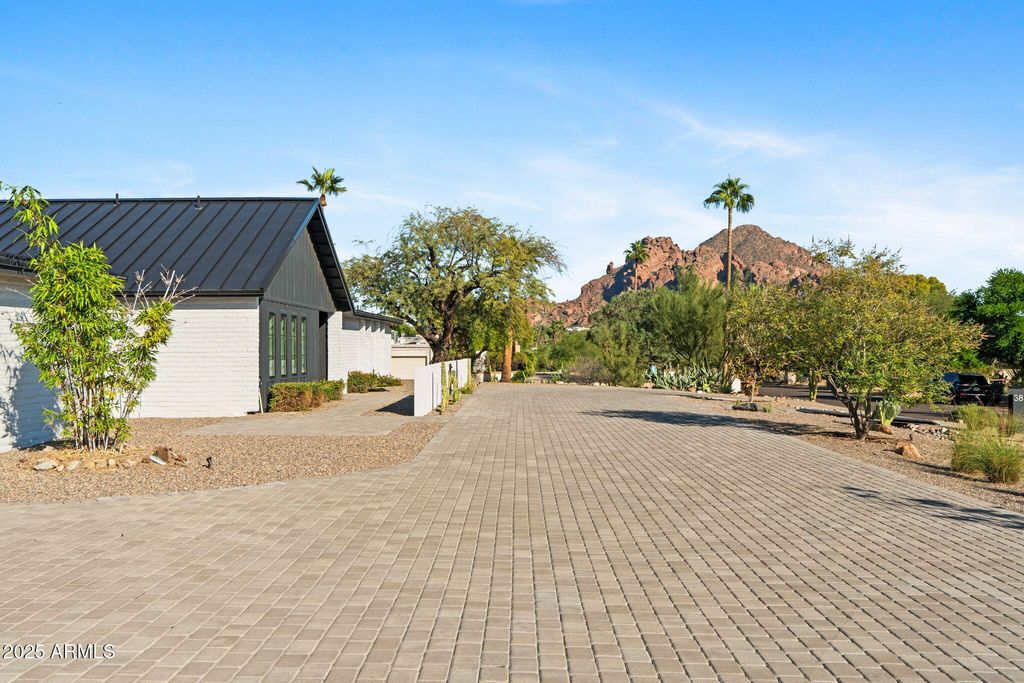 Photo of 3842 E San Miguel Avenue, Paradise Valley, AZ 85253 (MLS # 6935885)