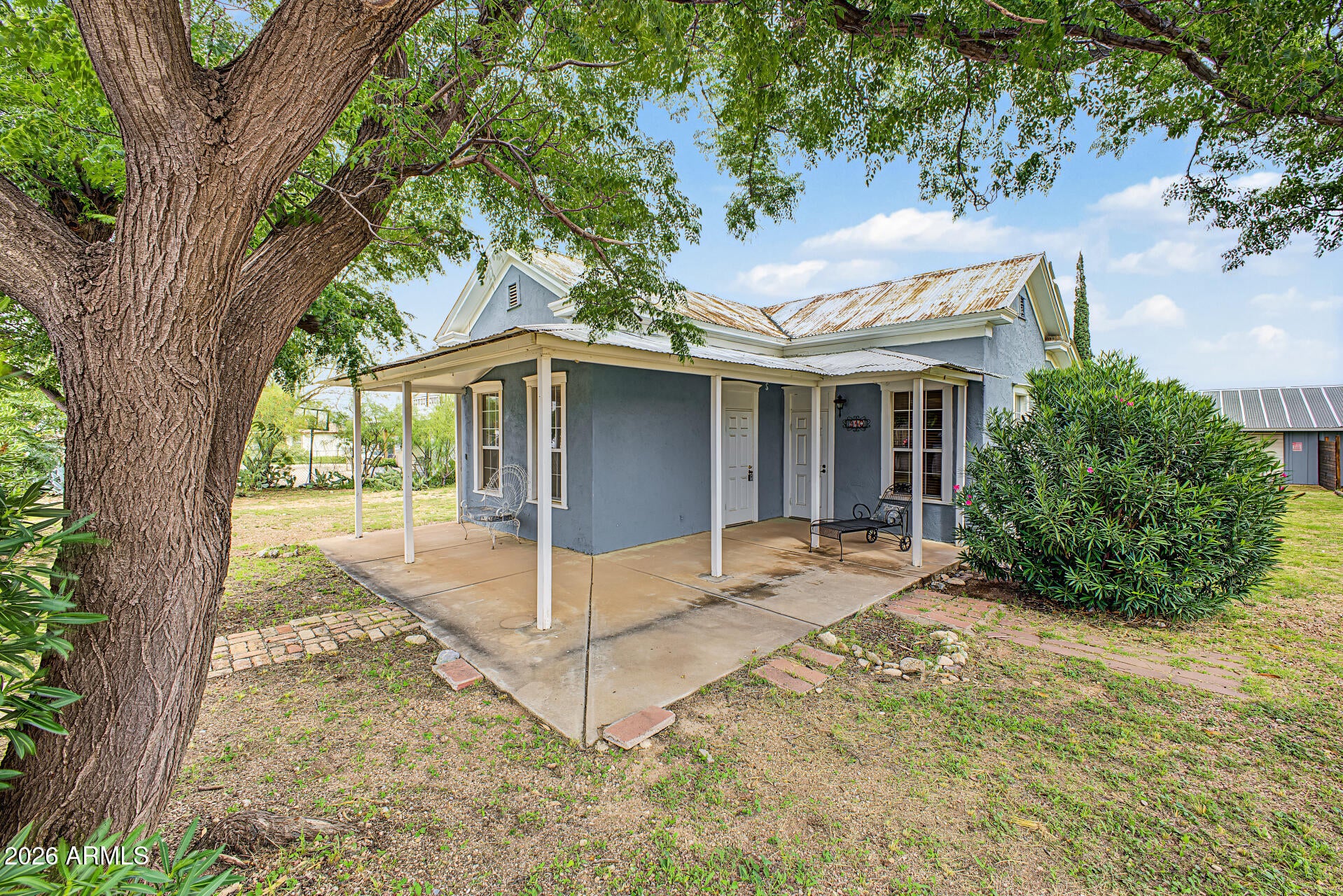910 E FREMONT Street