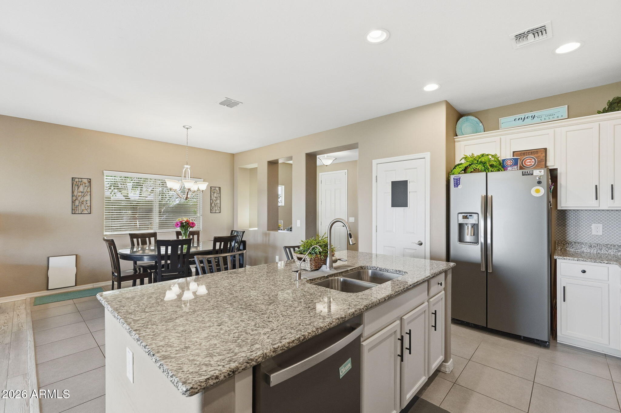 460 W HONEY LOCUST Avenue