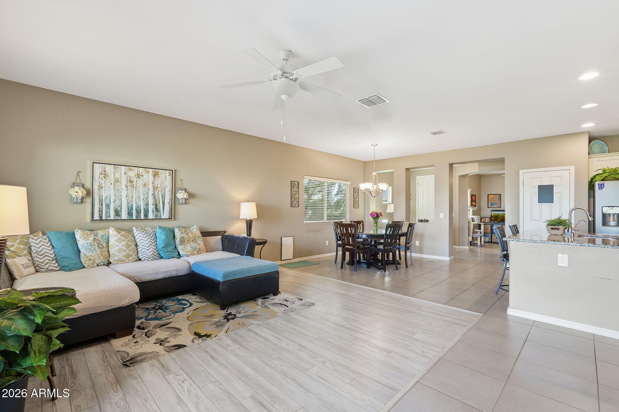 460 W HONEY LOCUST Avenue