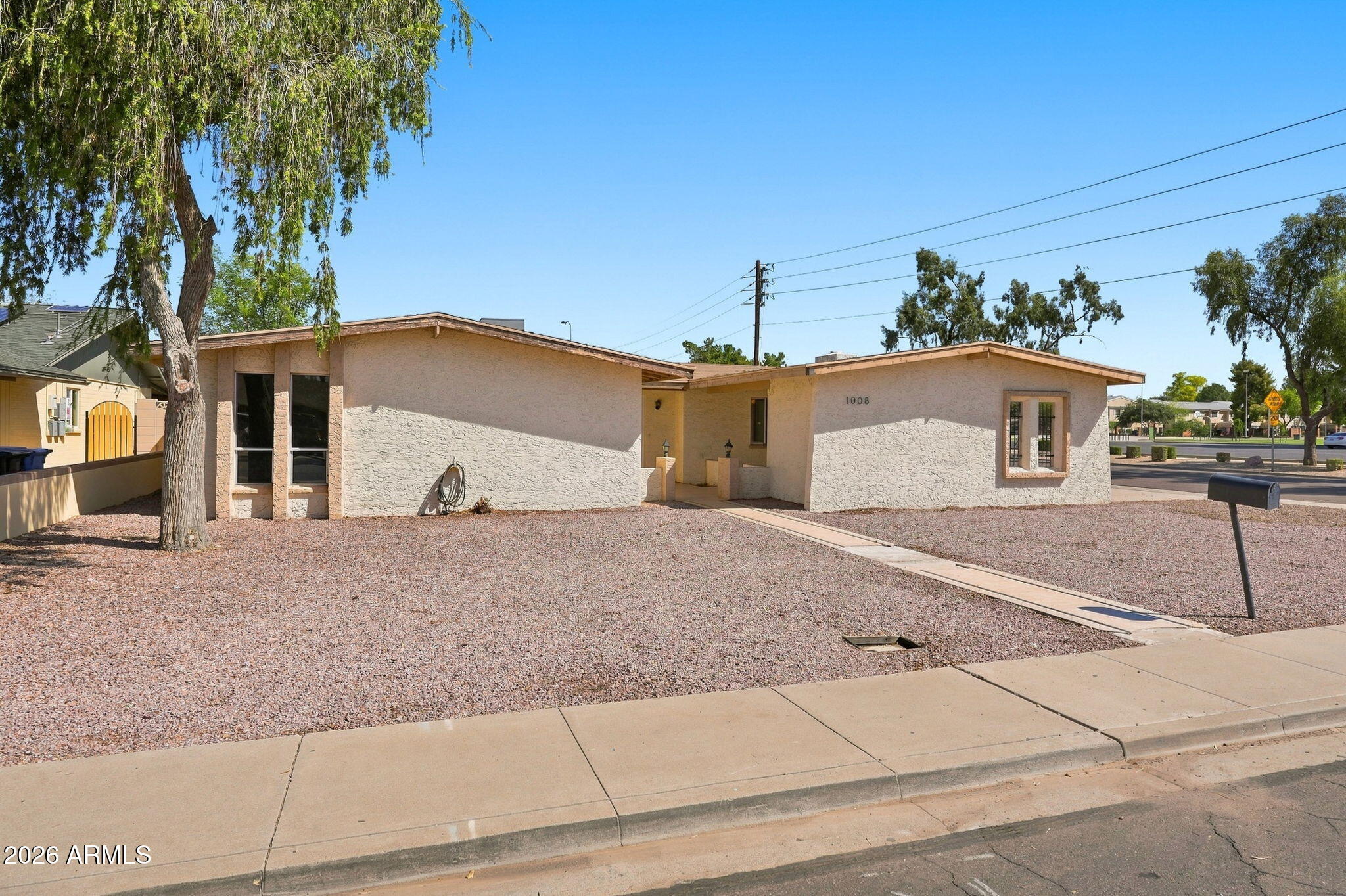 1008 W DRUMMER Avenue