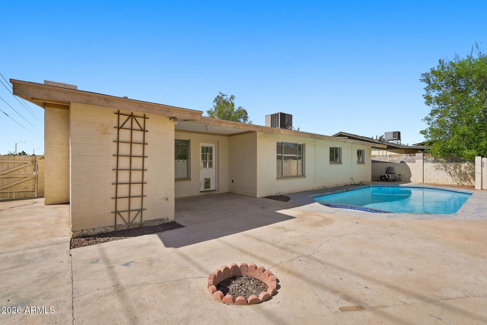 1008 W DRUMMER Avenue