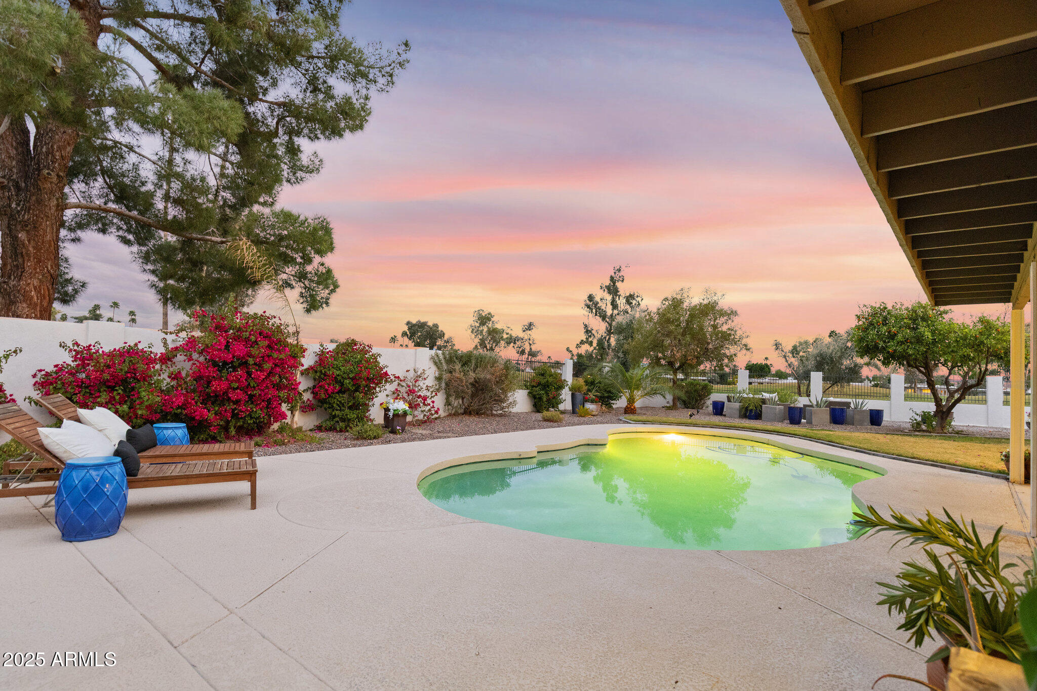 8307 N VIA RICO --
