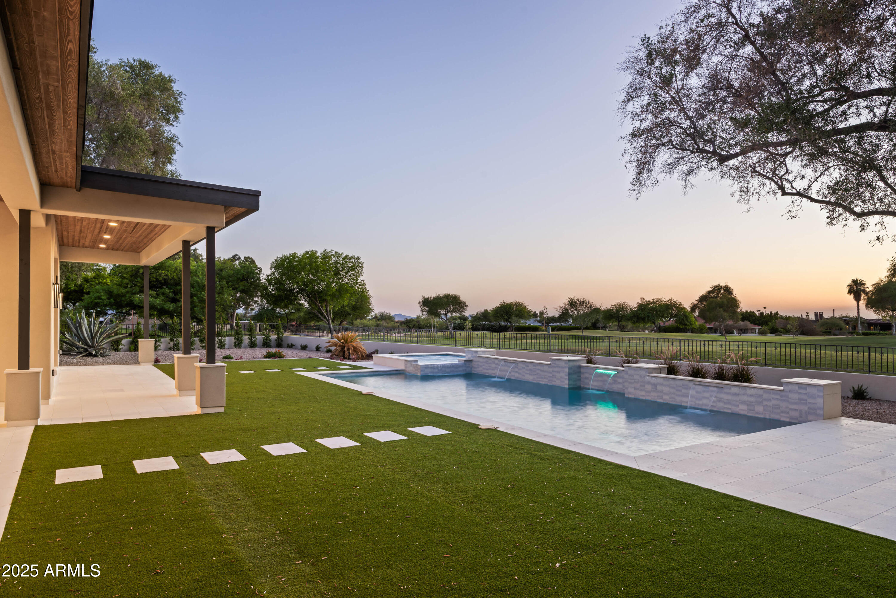 23002 N Country Club Trail
