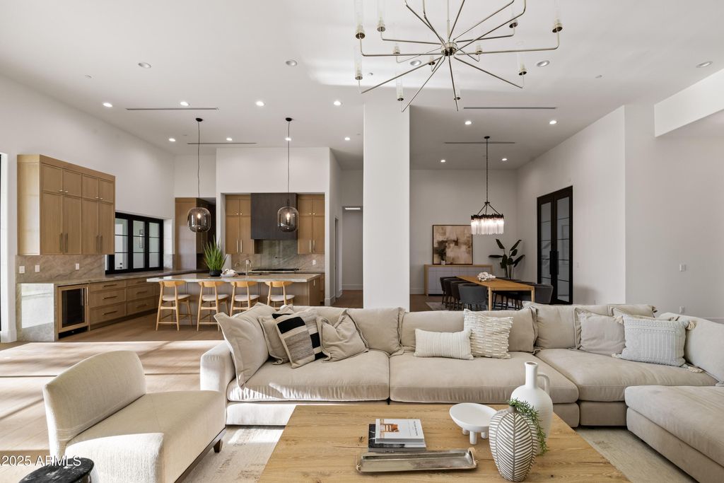 Photo of 23002 N Country Club Trail, Scottsdale, AZ 85255 (MLS # 6872682)