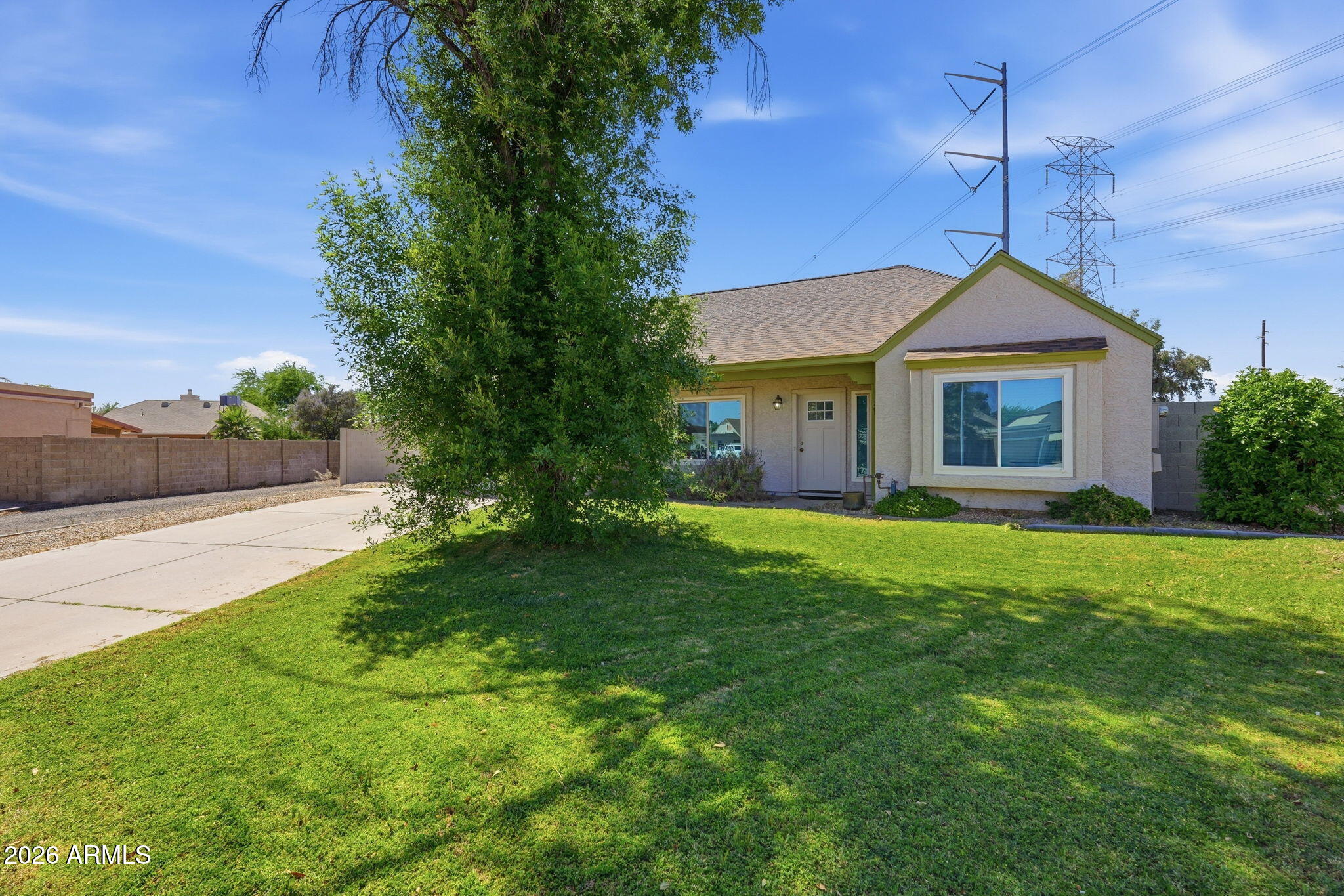 1502 E DIVOT Drive