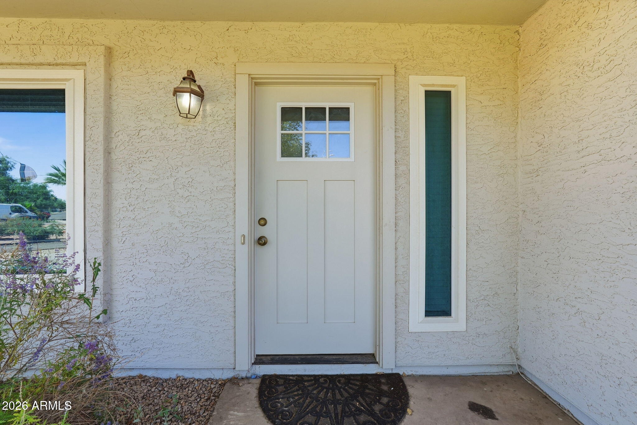 1502 E DIVOT Drive