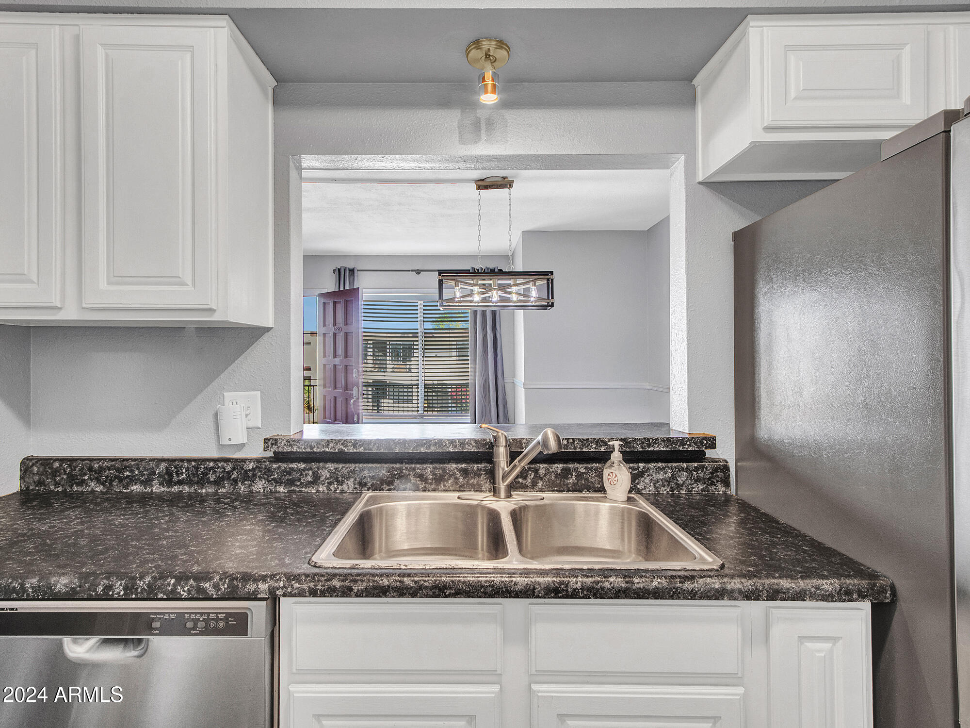 Litchfield Park, Arizona 85340, United States, 3 Bedrooms Bedrooms, ,2 BathroomsBathrooms,Residential,Pending,117644