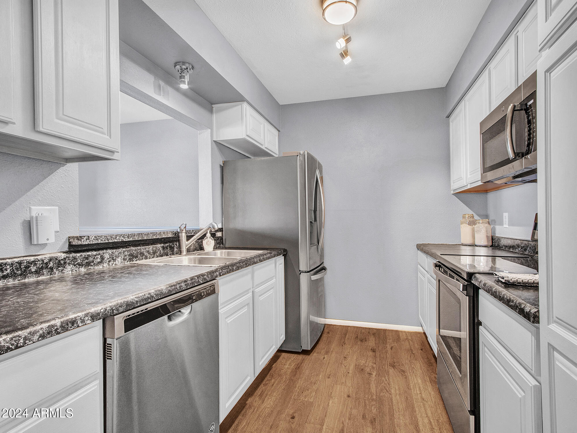 Litchfield Park, Arizona 85340, United States, 3 Bedrooms Bedrooms, ,2 BathroomsBathrooms,Residential,Pending,117644