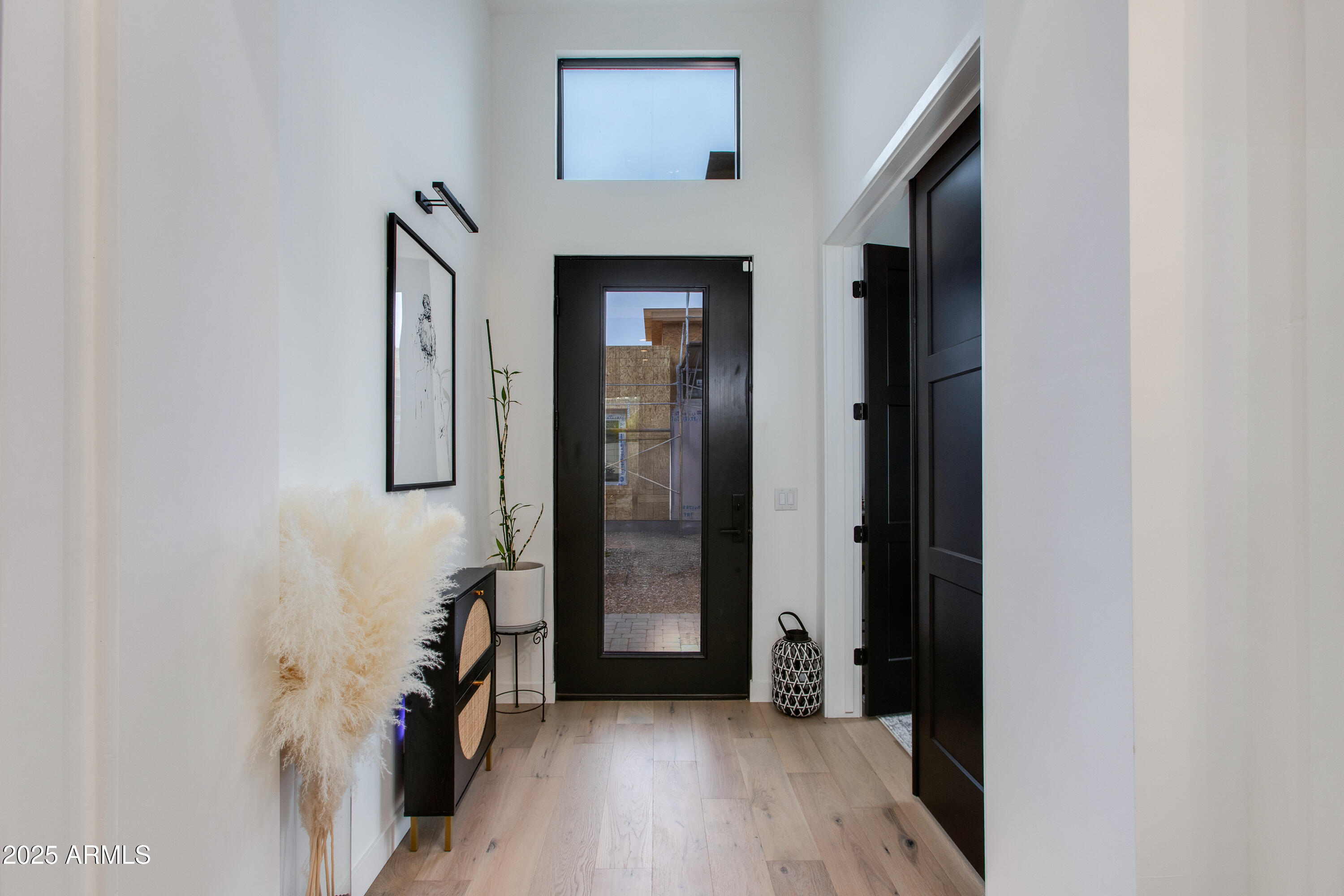100 W NORTHERN Avenue 1