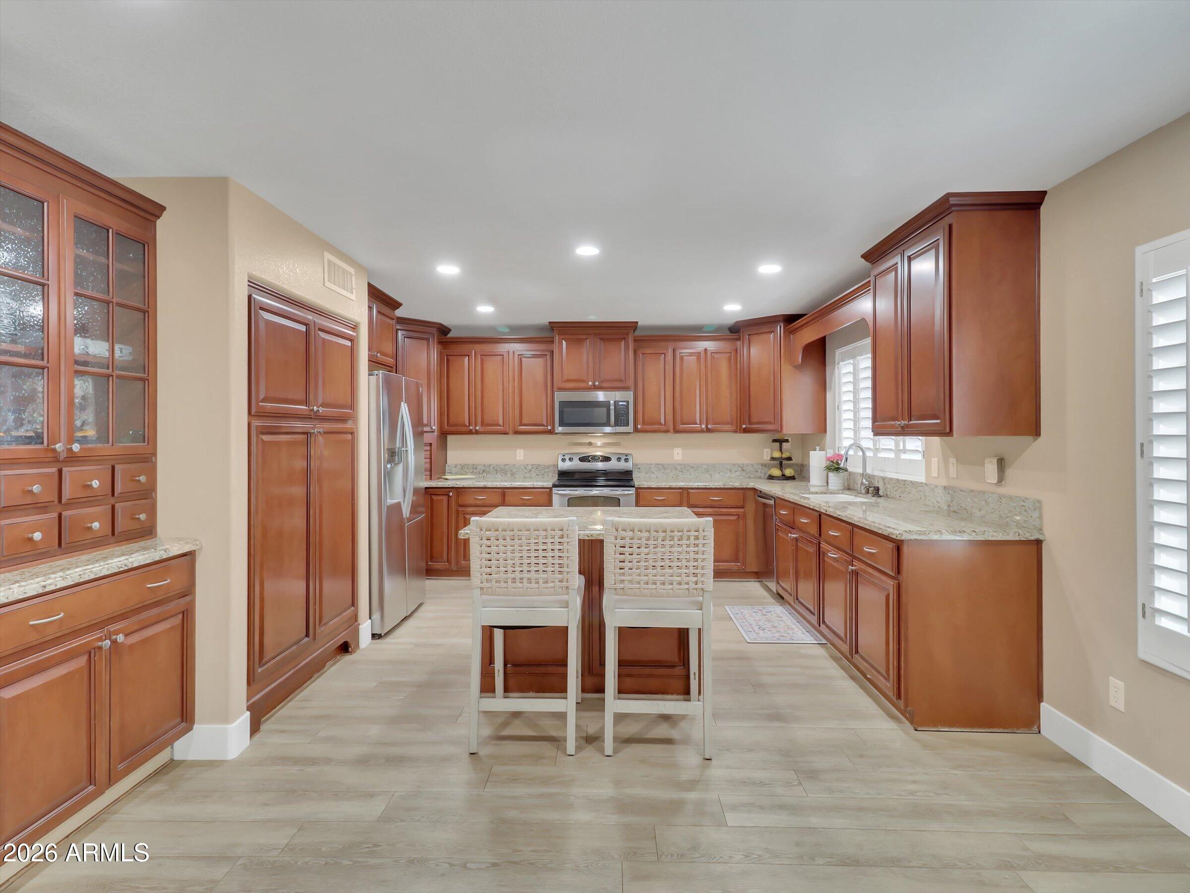 3347 E ROCKWOOD Drive