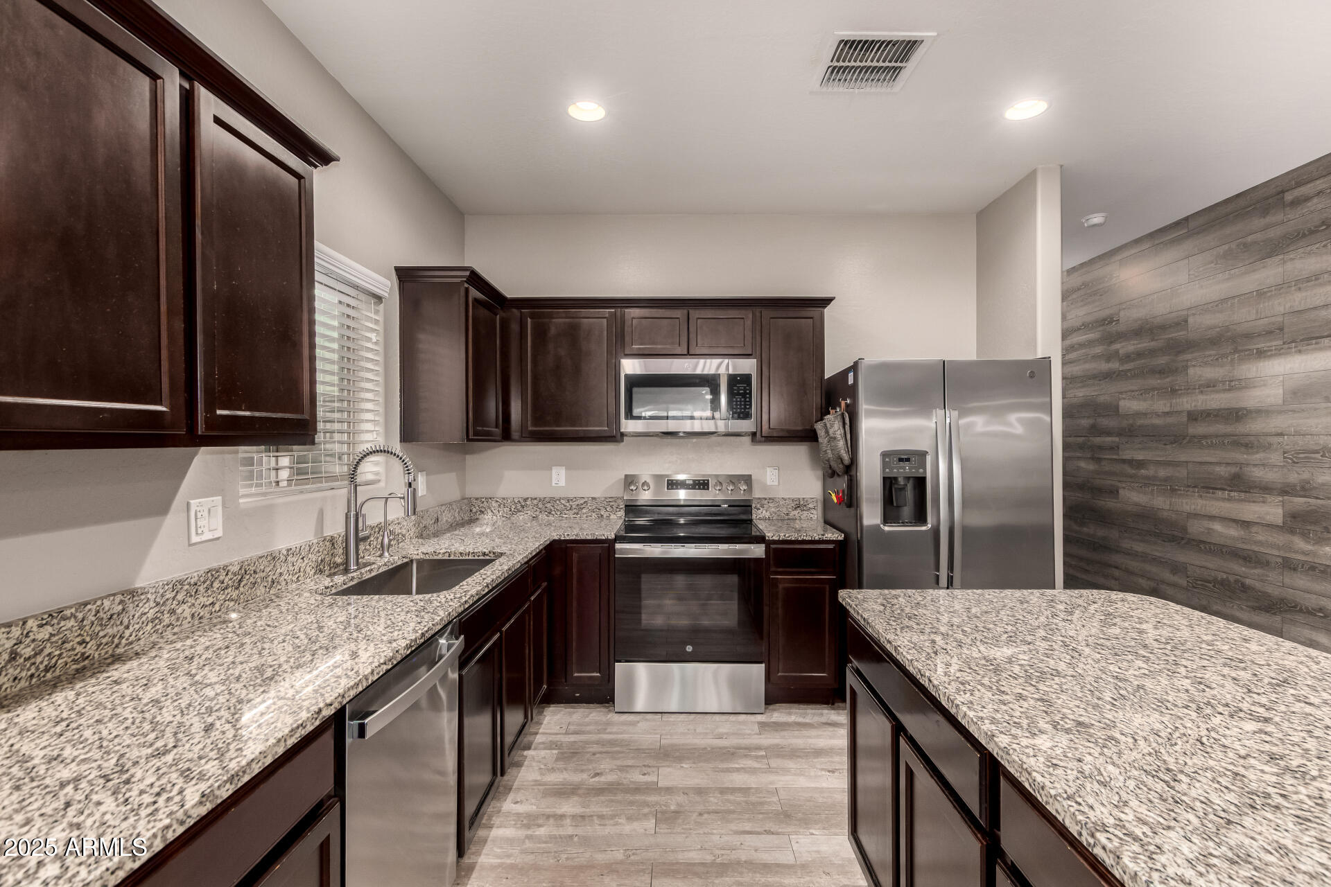 23840 W TAMARISK Avenue