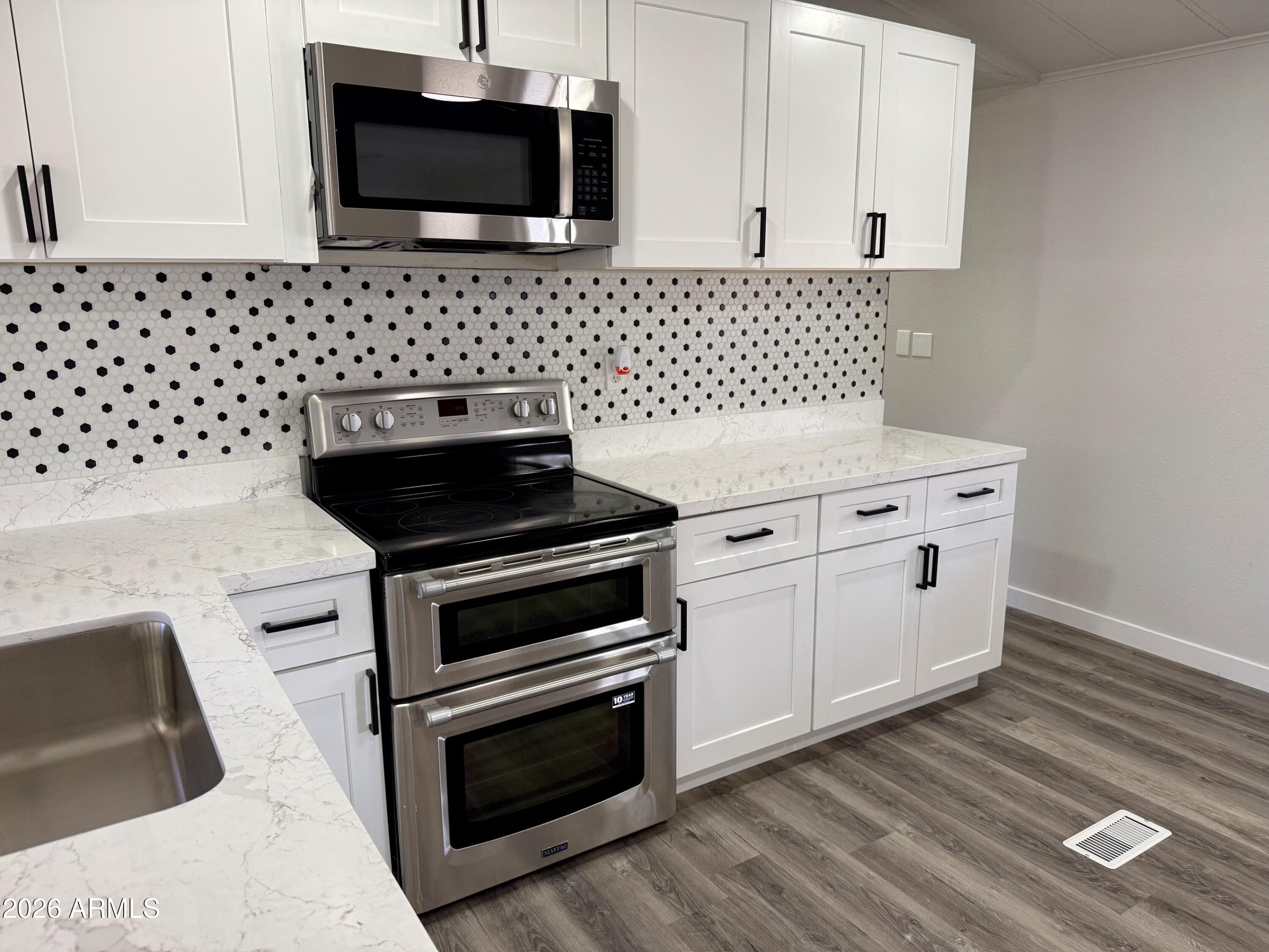 Paradise Groves Manufactured Home Park - Residential