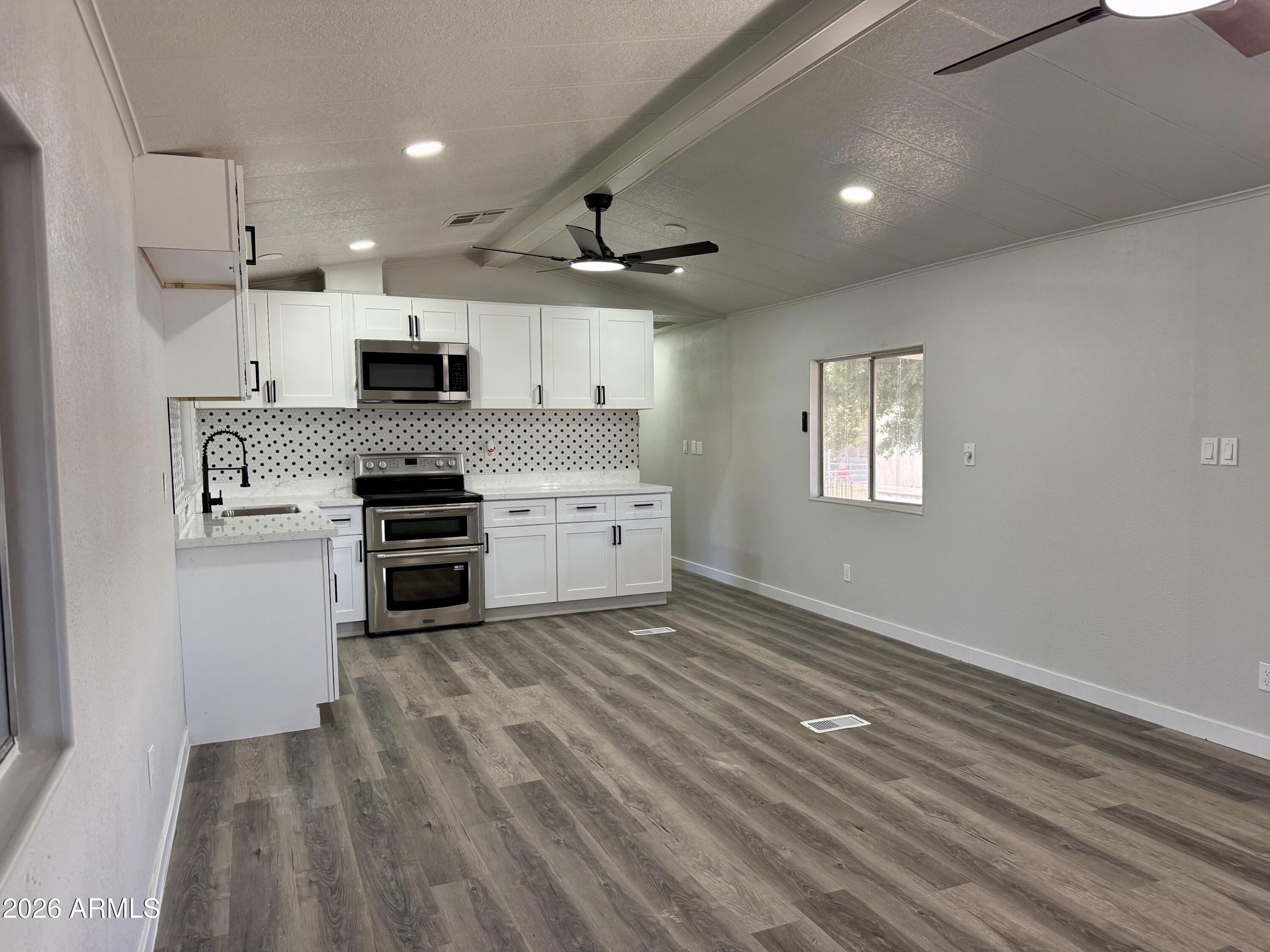 Paradise Groves Manufactured Home Park - Residential