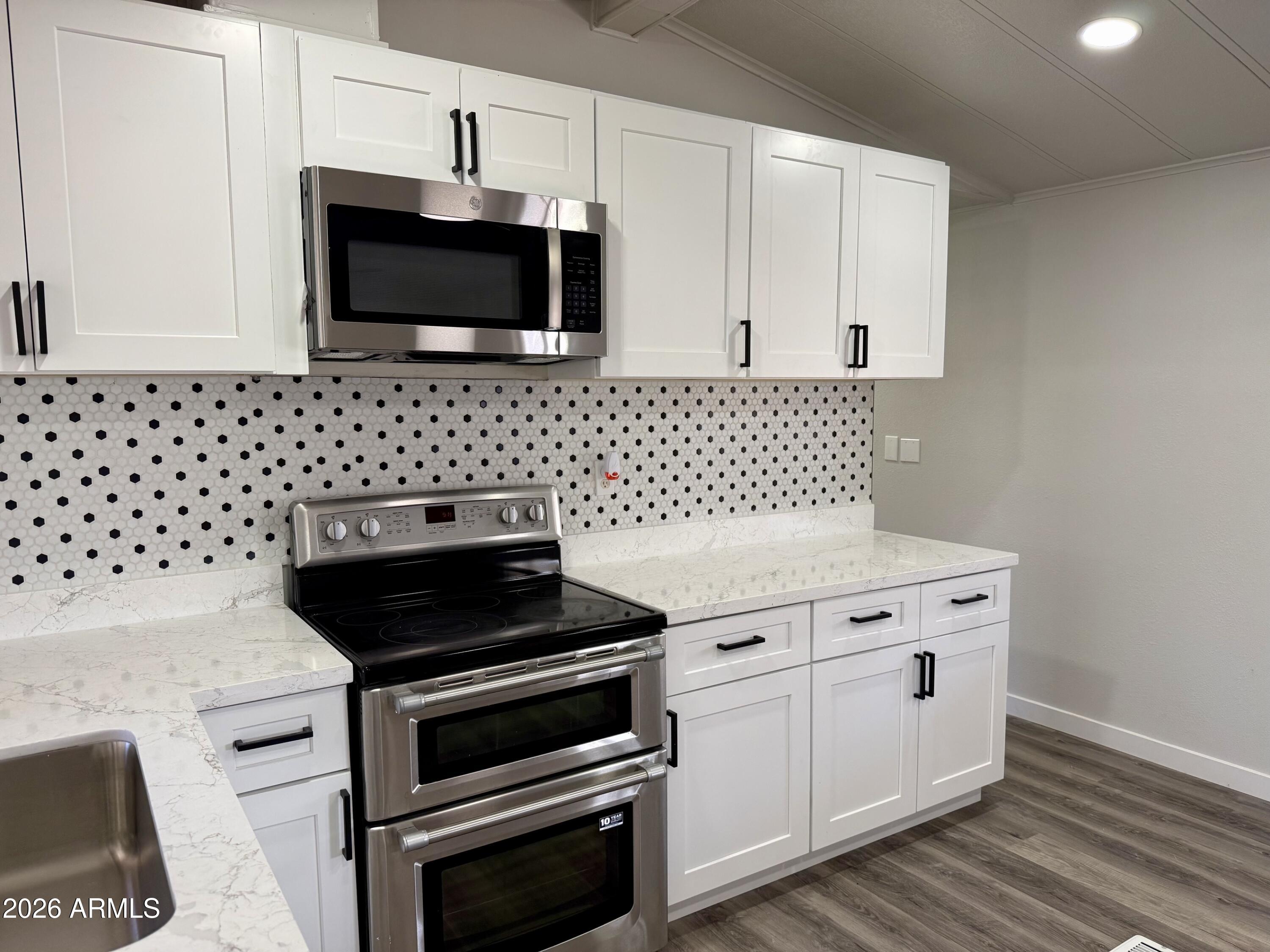 Paradise Groves Manufactured Home Park - Residential