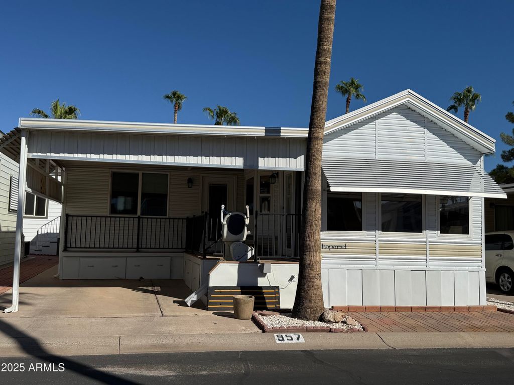 Photo of 957 Oxide Drive, Apache Junction, AZ 85119 (MLS # 6932471)