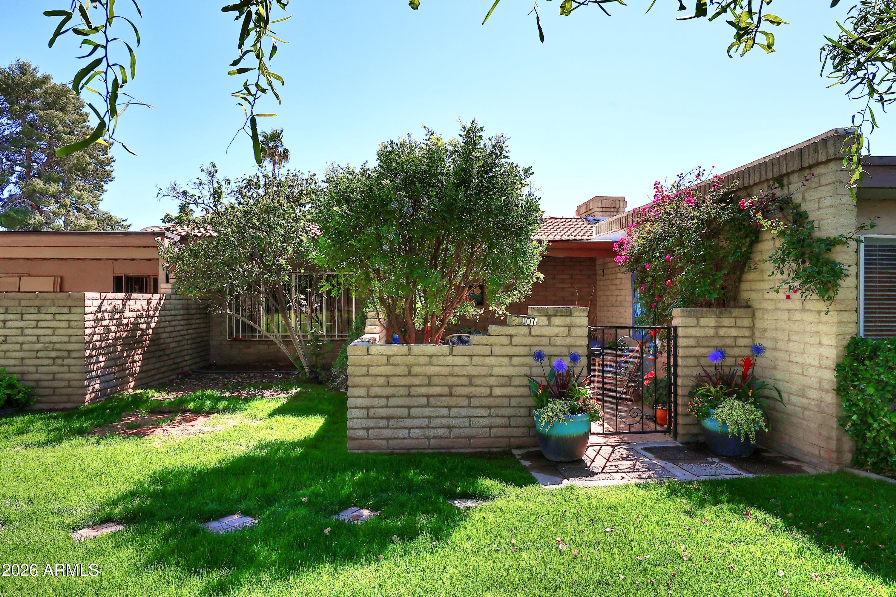 SCOTTSDALE HOUSE - Residential