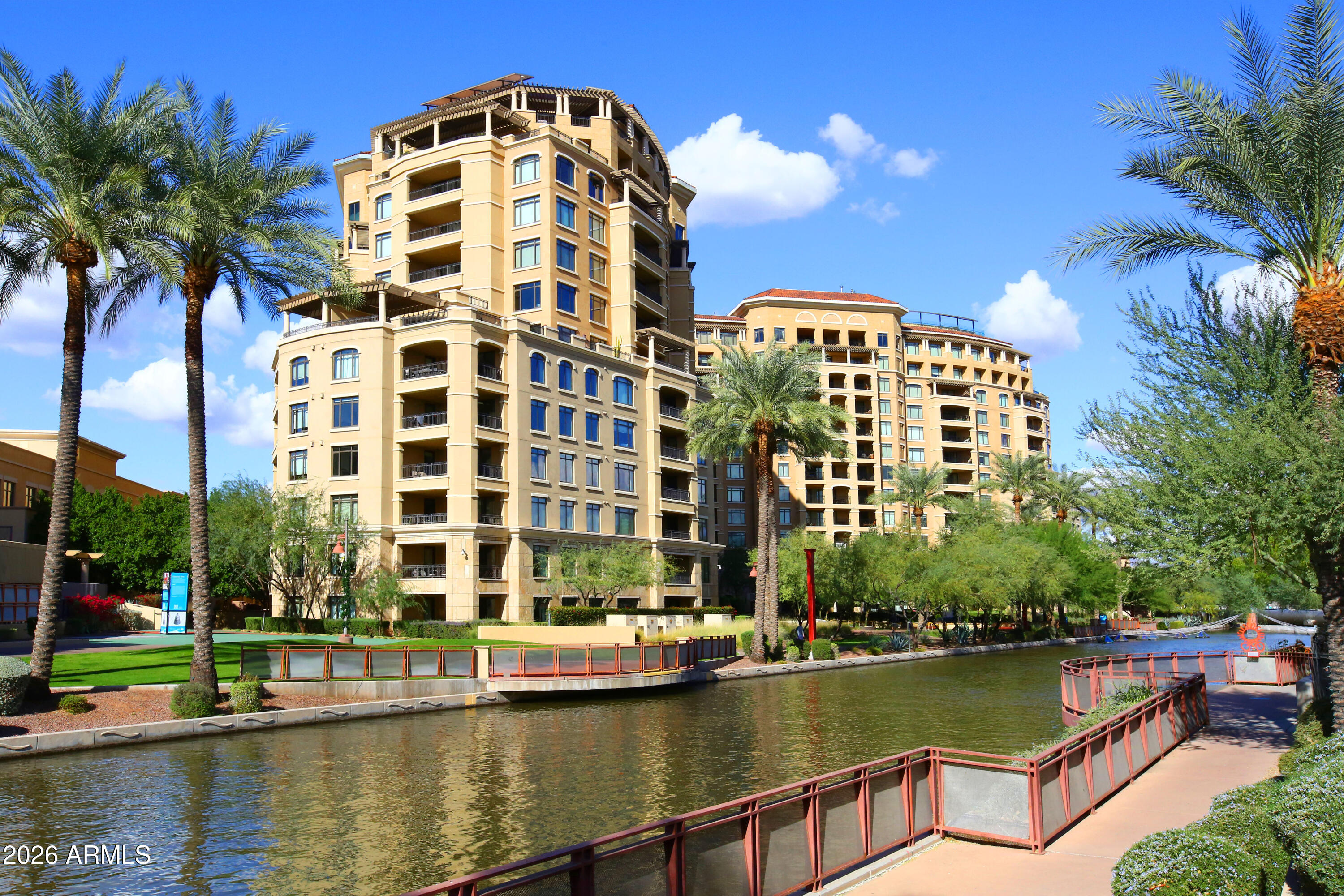 SCOTTSDALE HOUSE - Residential
