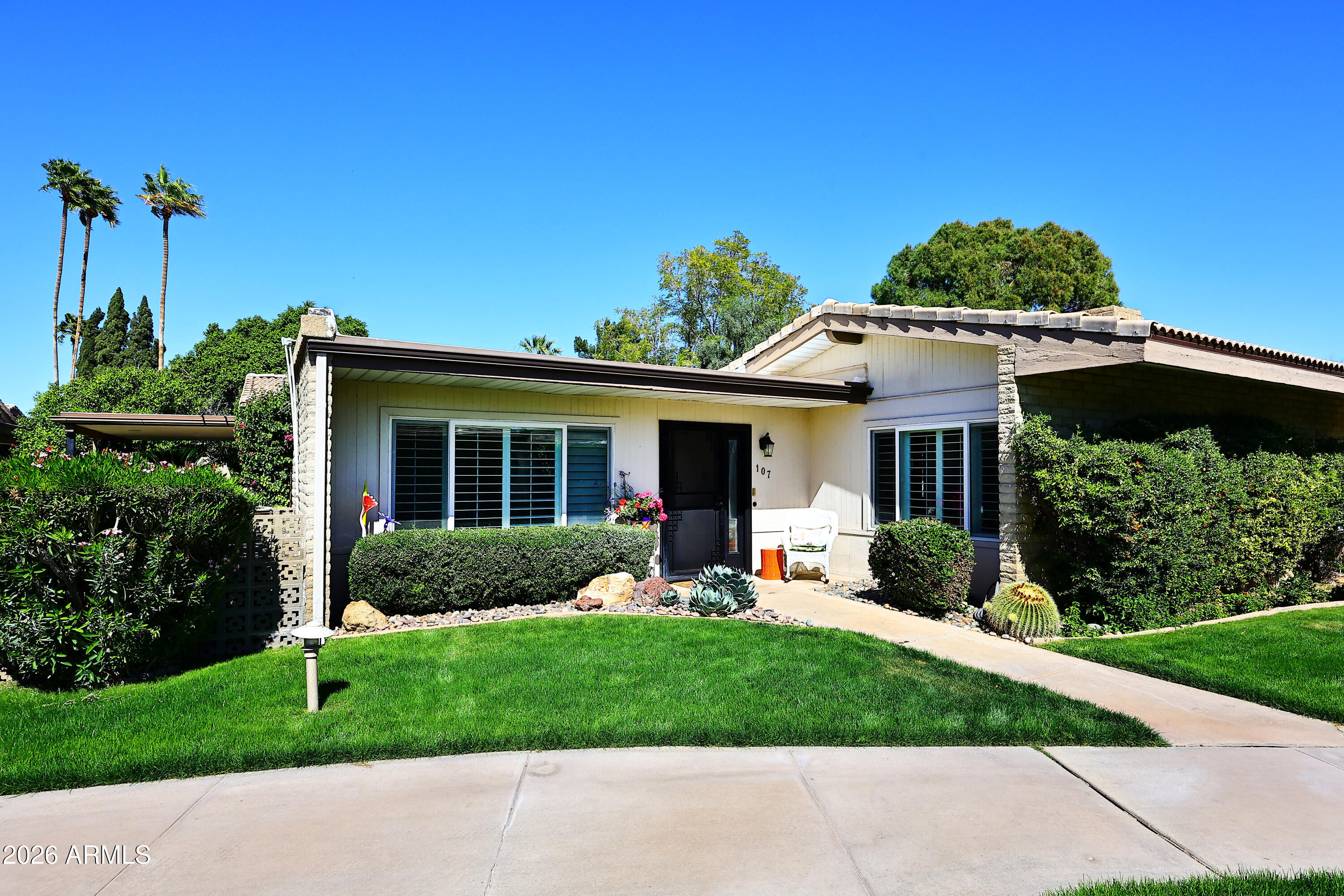 SCOTTSDALE HOUSE - Residential