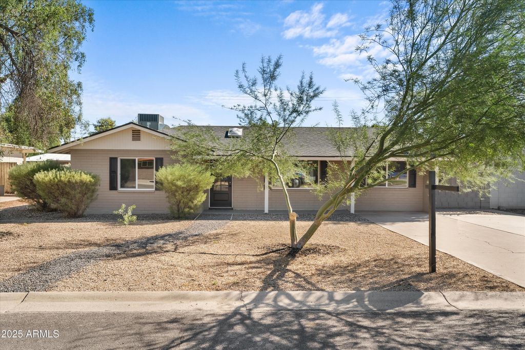 Photo of 543 W 17th Street, Tempe, AZ 85281 (MLS # 6928788)