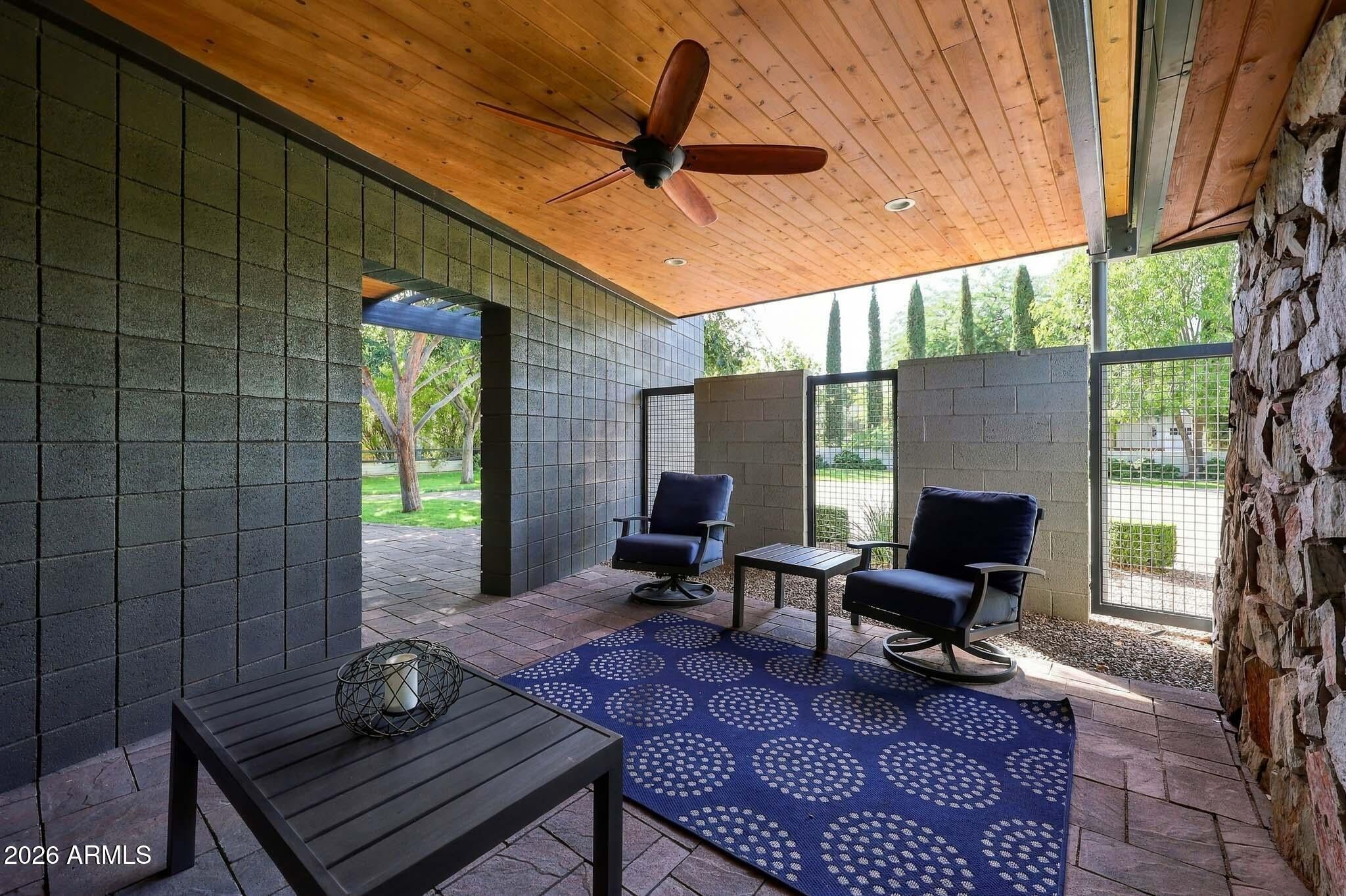318 W LAWRENCE Road