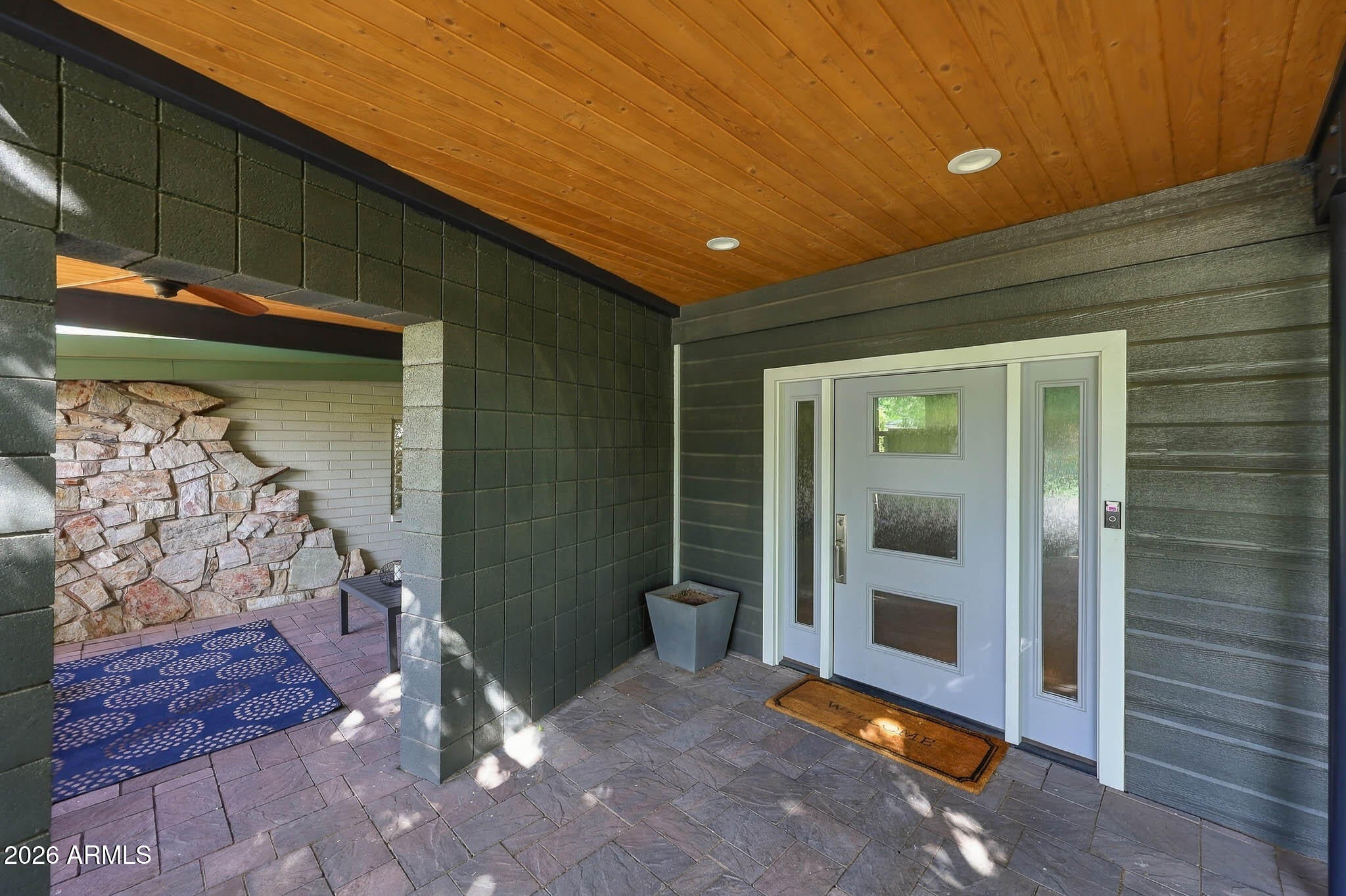 318 W LAWRENCE Road