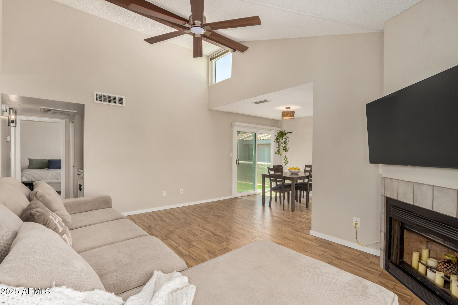 2834 S EXTENSION Road 2001