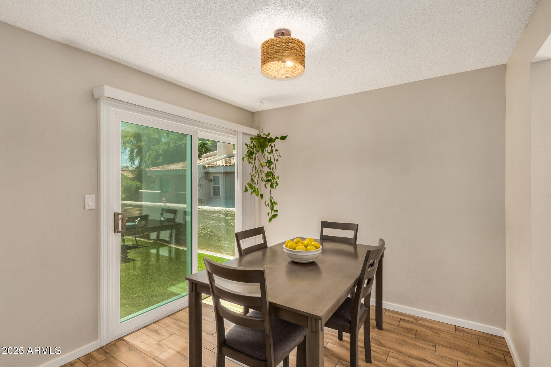 2834 S EXTENSION Road 2001