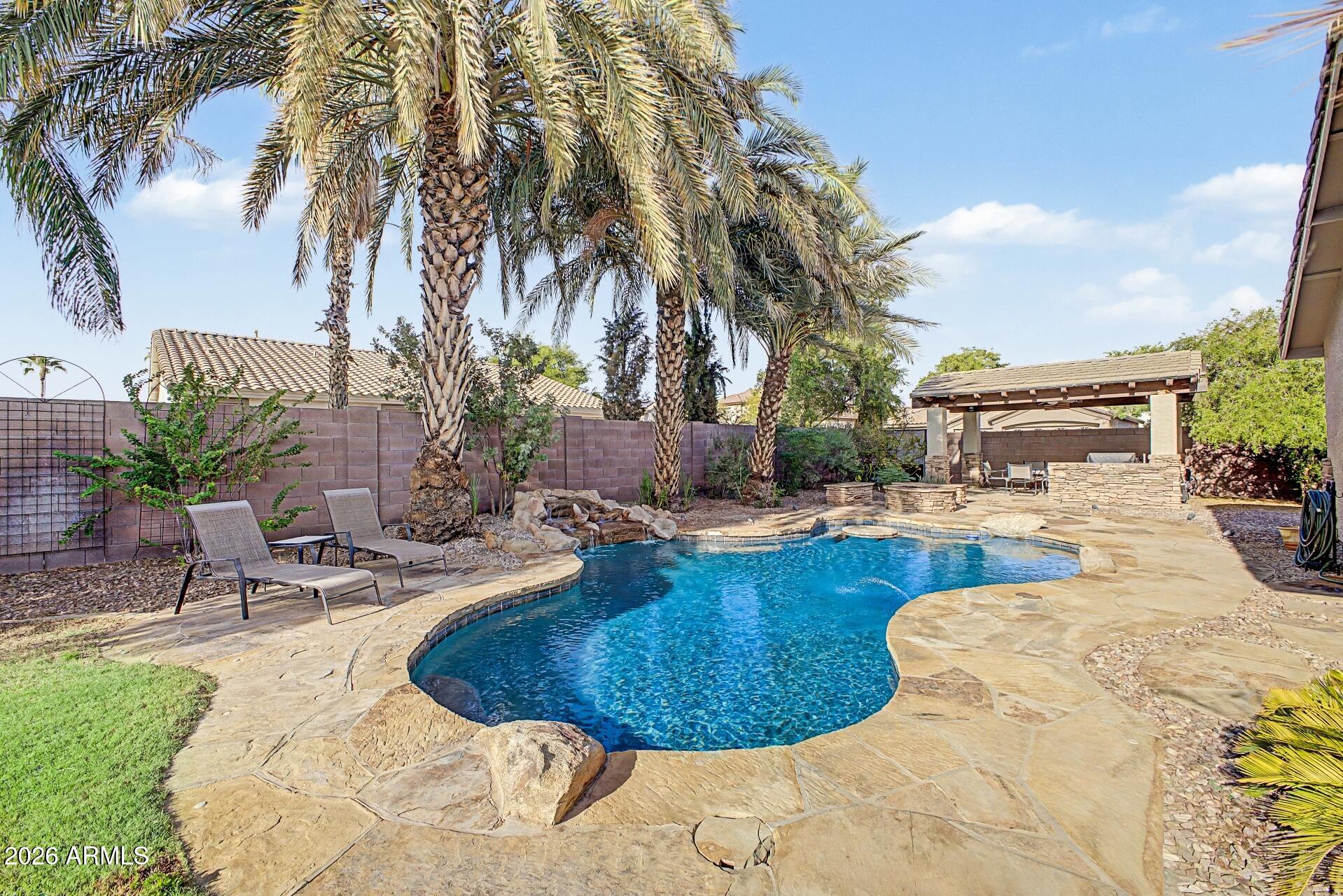1412 E JADE Drive