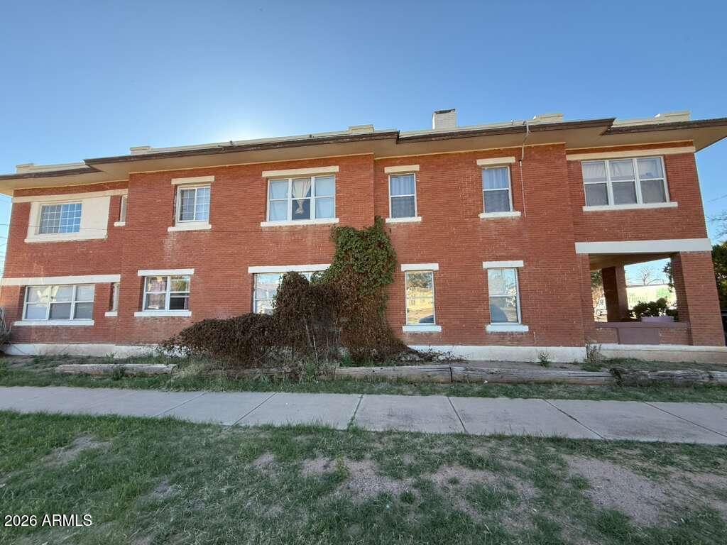 1165 E 10TH Street 5
