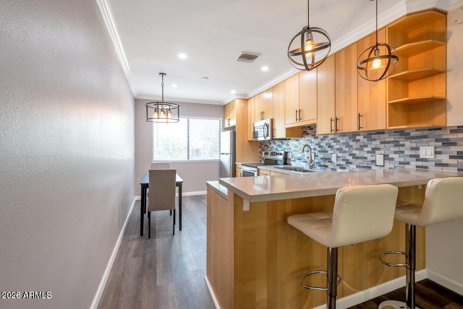 721 E MONTEBELLO Avenue 225