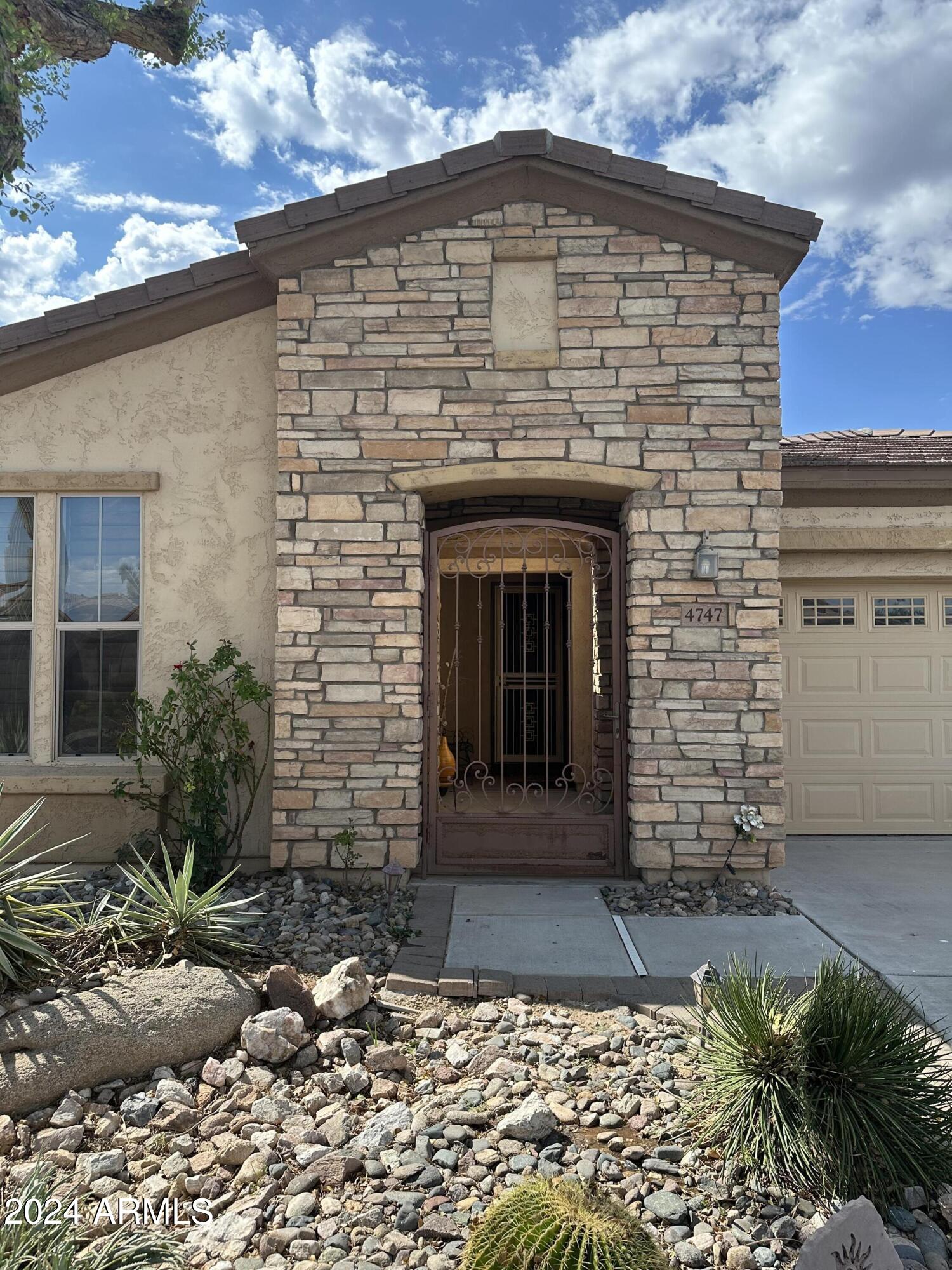 Homes for Sale in Queen Creek Arizona 2 4747 E BLUE SPRUCE Lane
