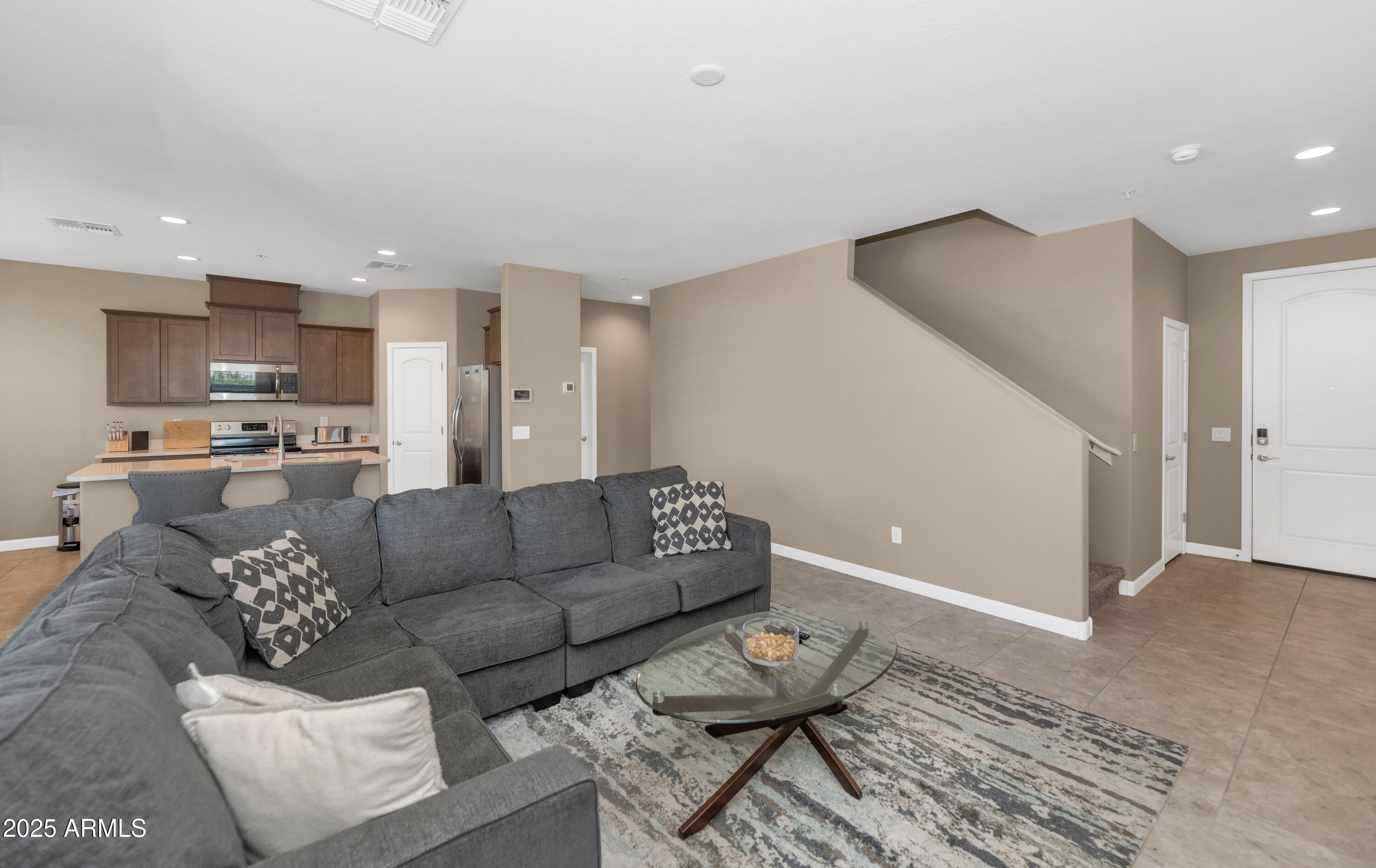 1255 N ARIZONA Avenue 1251