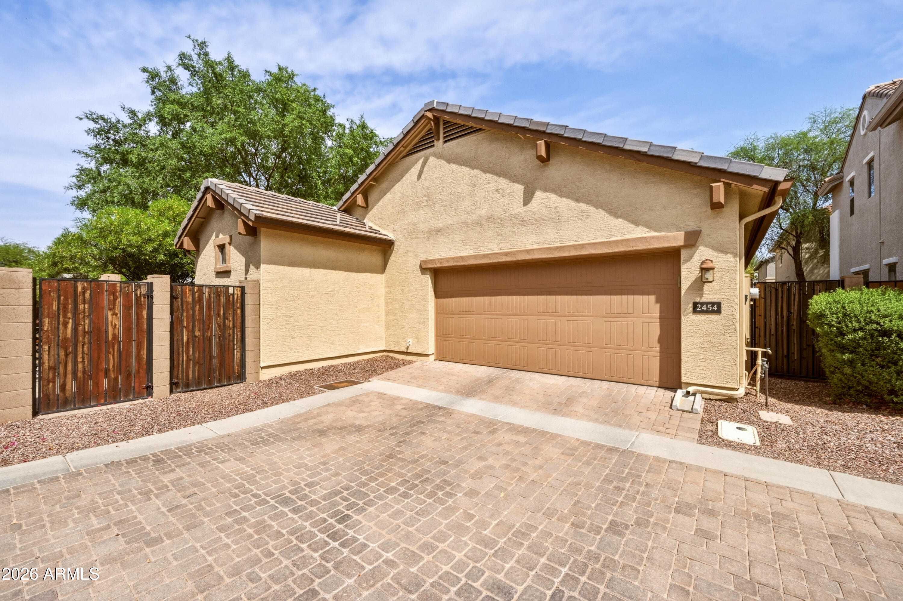 2454 E VERMONT Drive