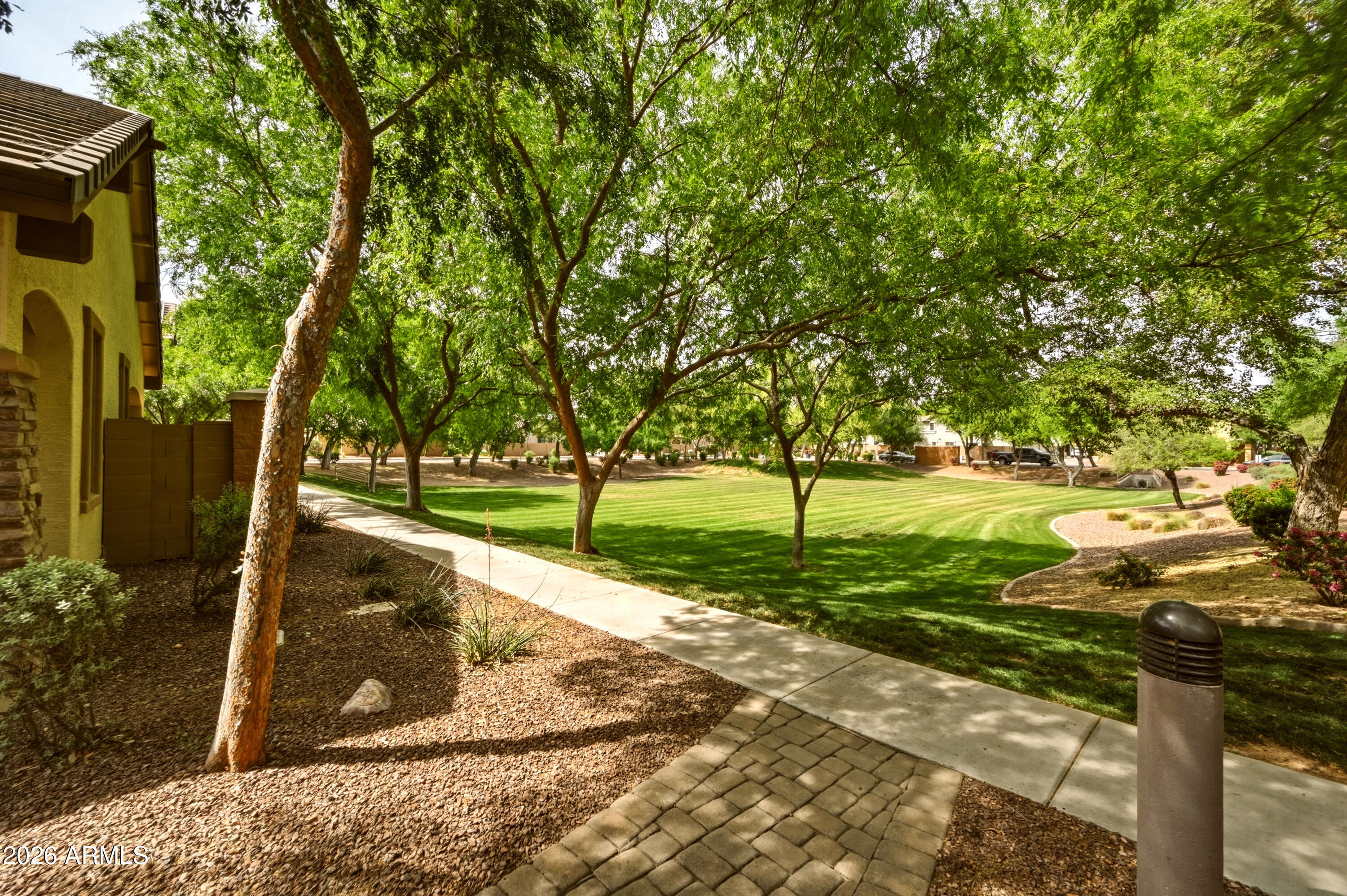 2454 E VERMONT Drive