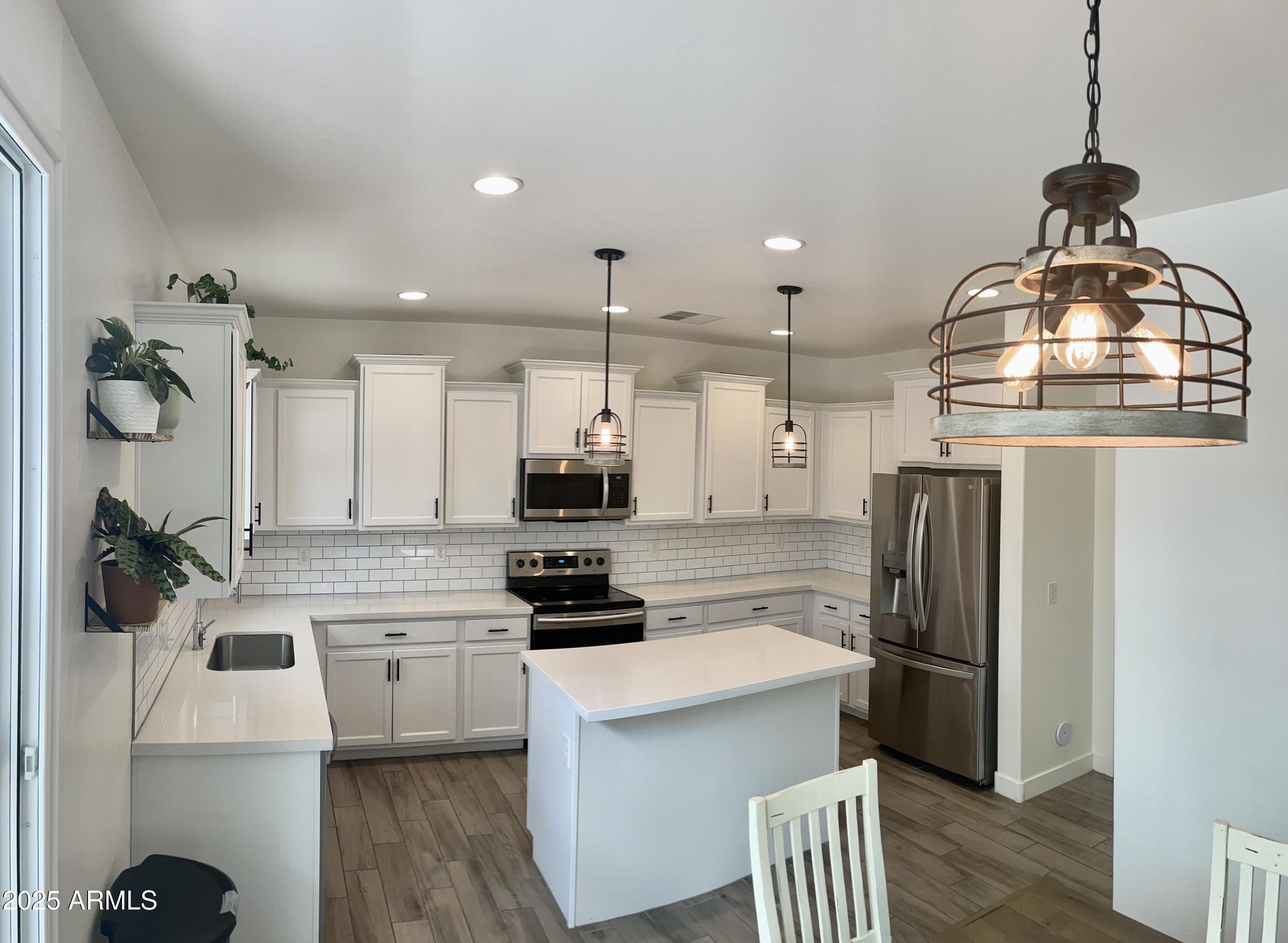5549 S DILLON --
