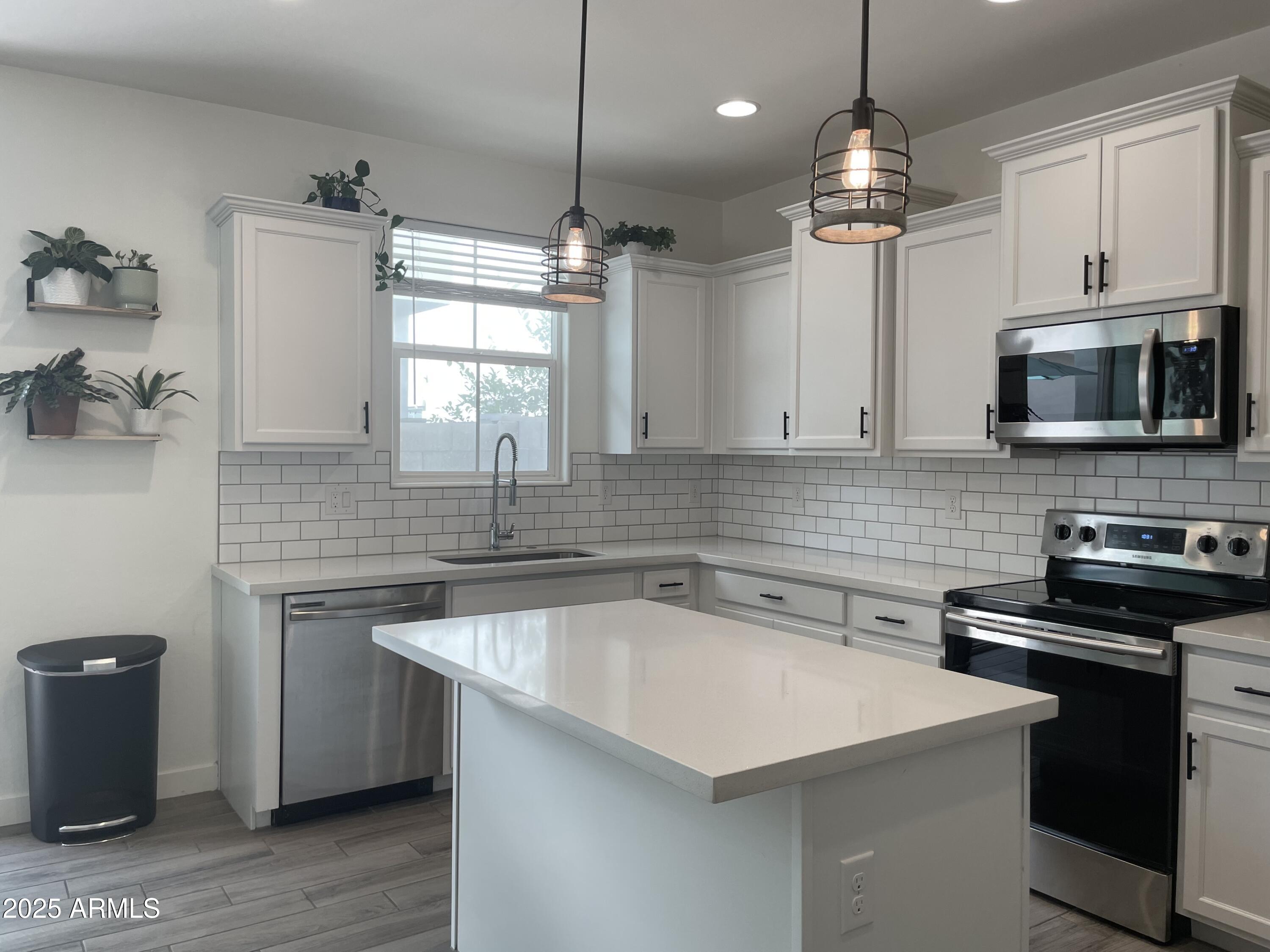 5549 S DILLON --