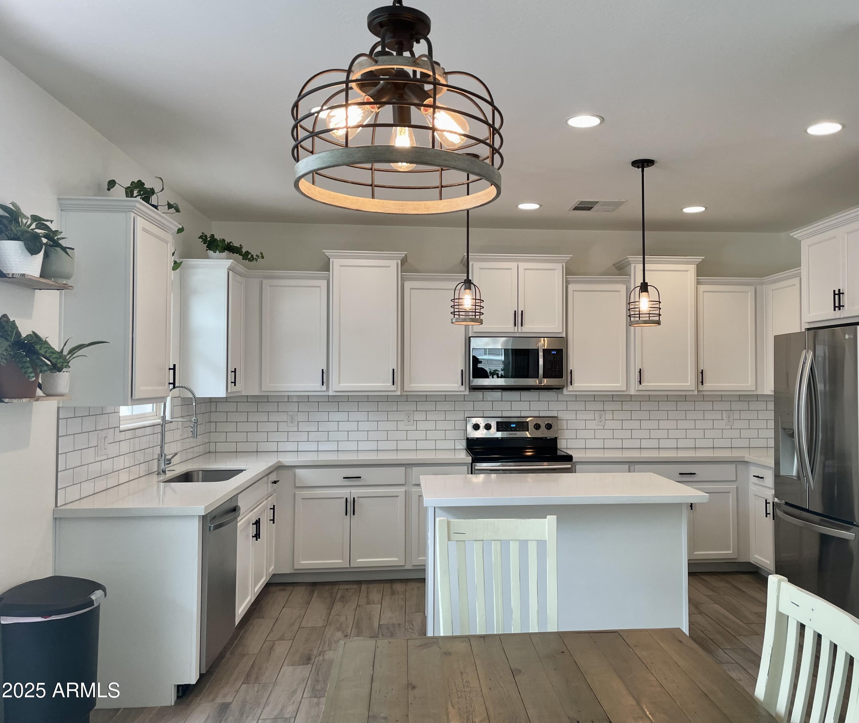 5549 S DILLON --