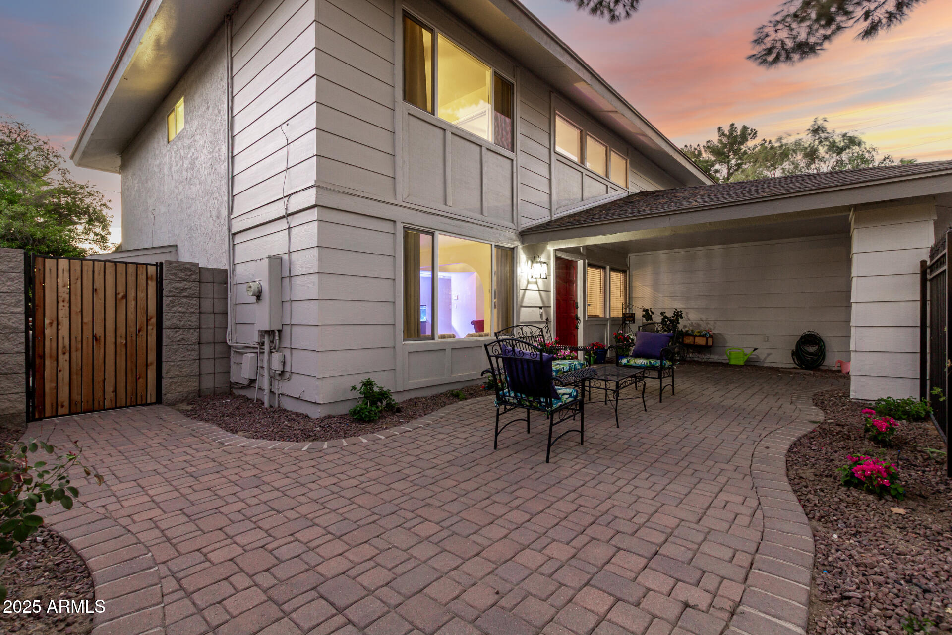 8464 N 7TH Avenue