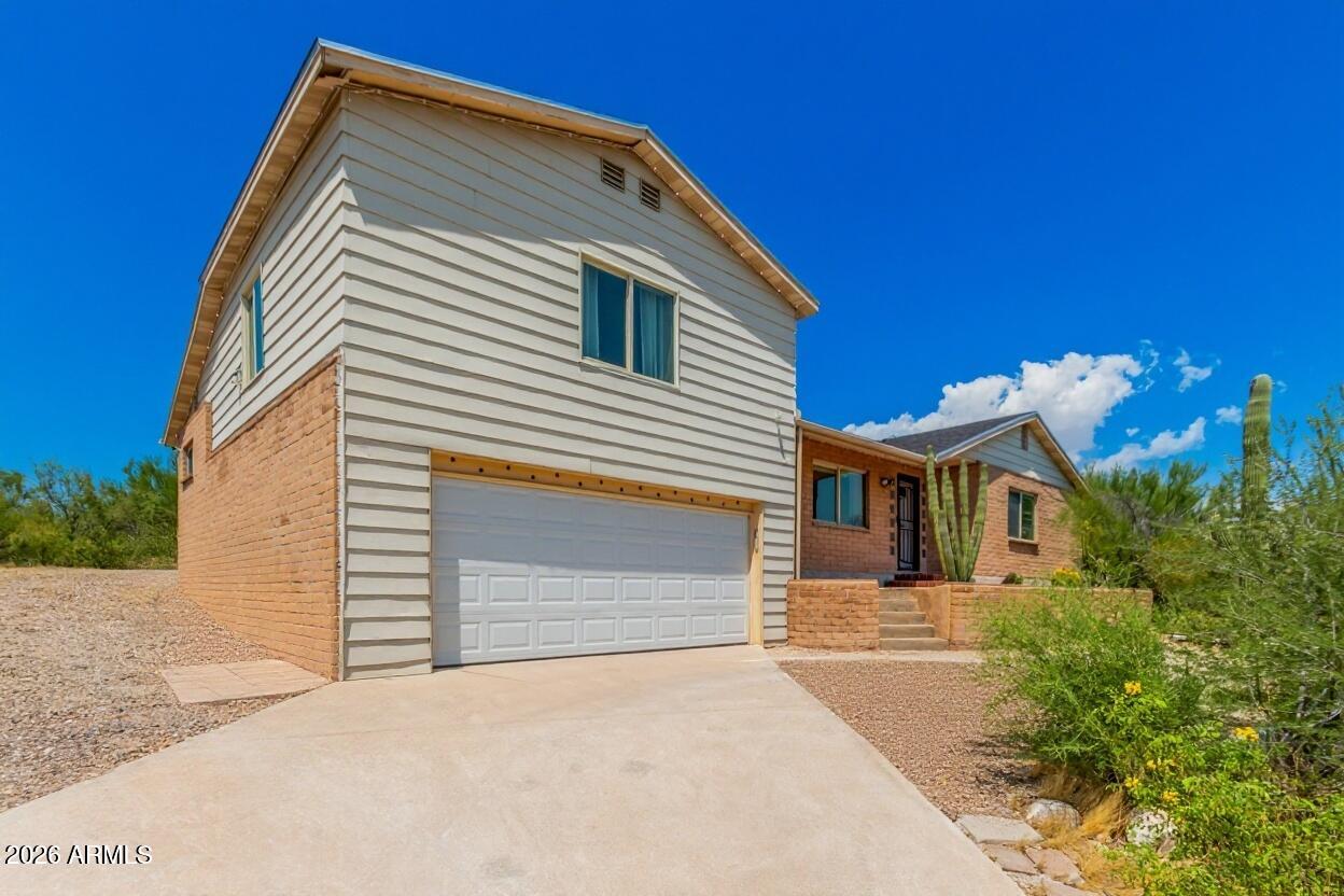 4980 N HILLCREST Drive