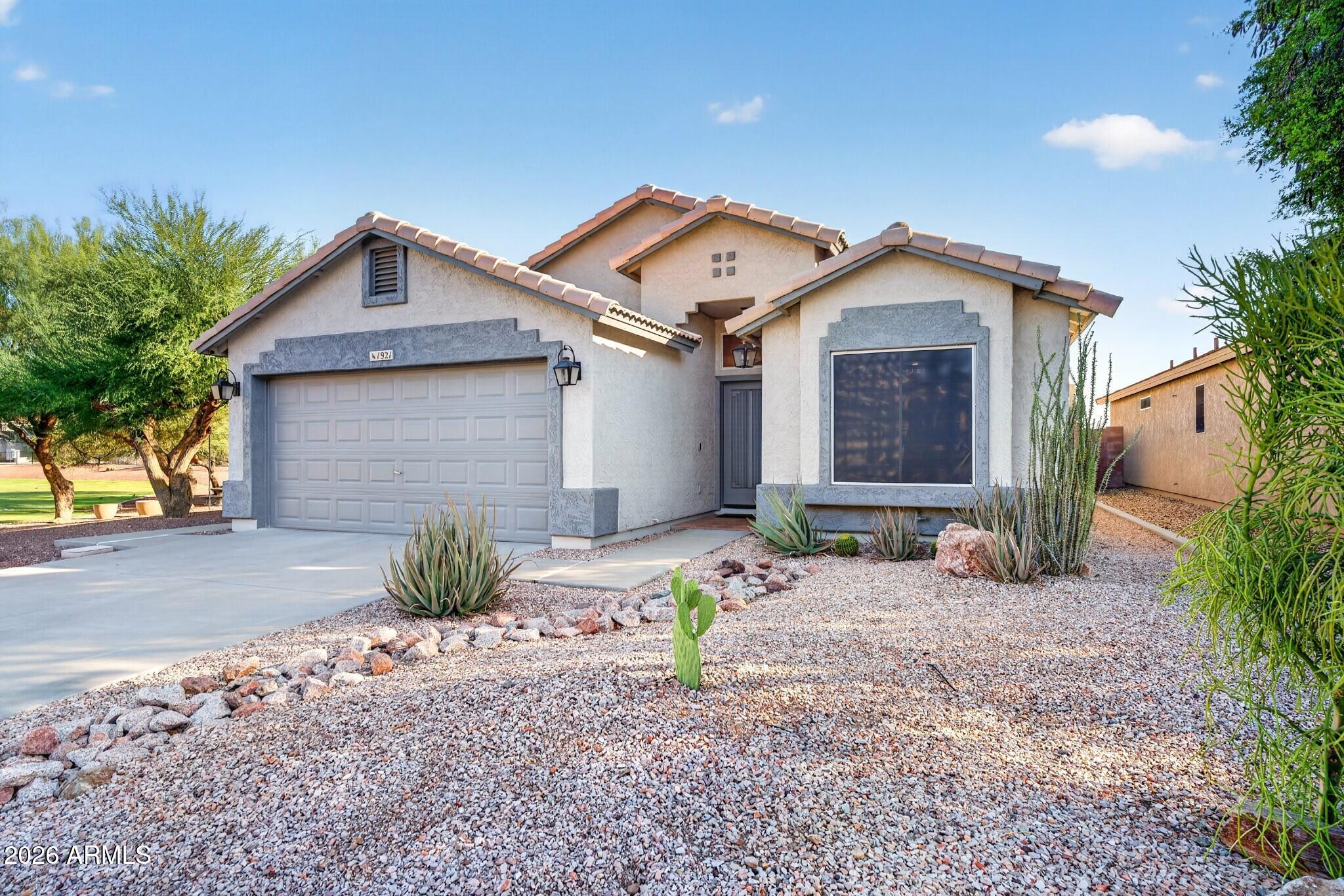 1921 E SIESTA Lane
