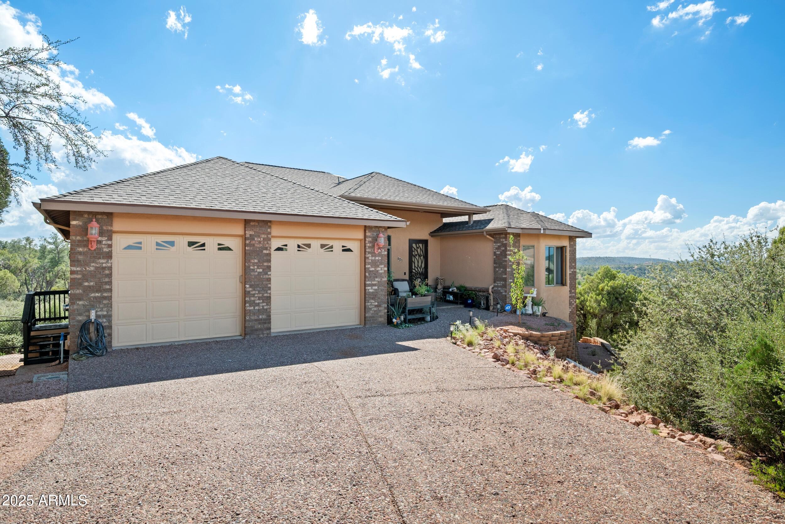 601 E HUNTER Drive