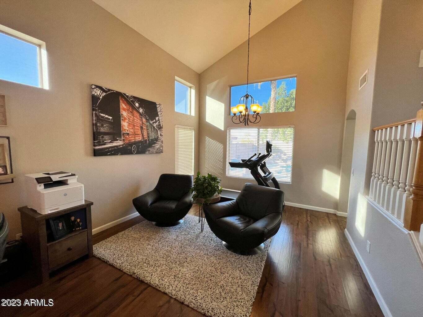 6824 W ROSE GARDEN Lane